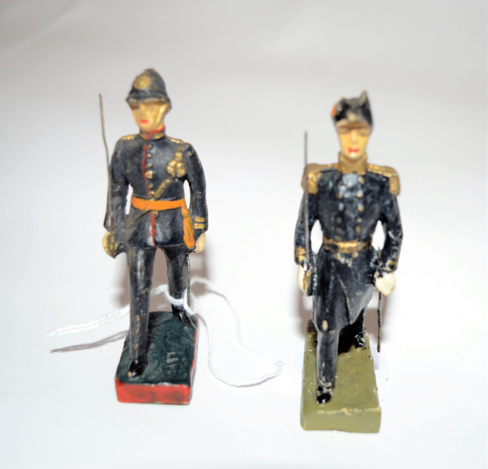 Null DURSO (2): Holland: 1 officer of the Royal Guard marching; 1 naval officer &hellip;
