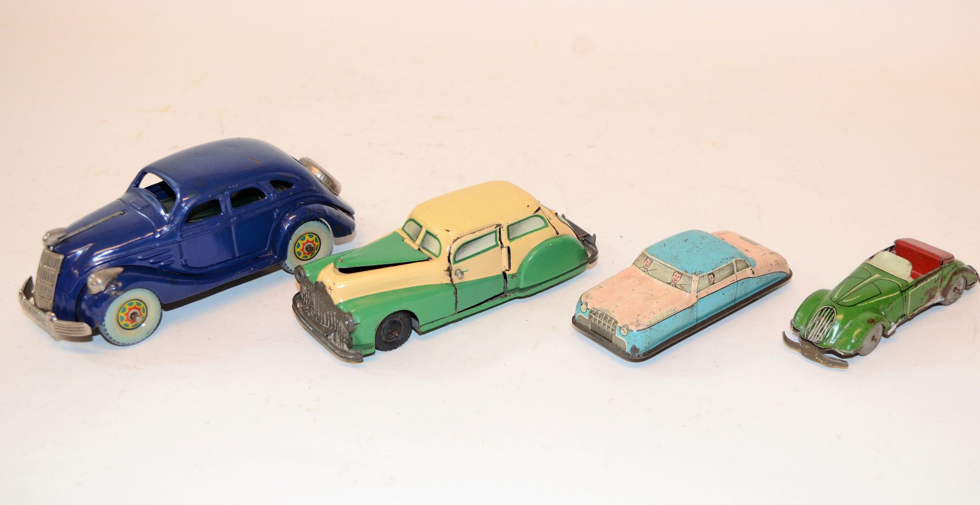 Null 4 cars in sheet metal:

-JOUSTRA: "Auto Miracle" series 2000, 40s/50s. Good&hellip;