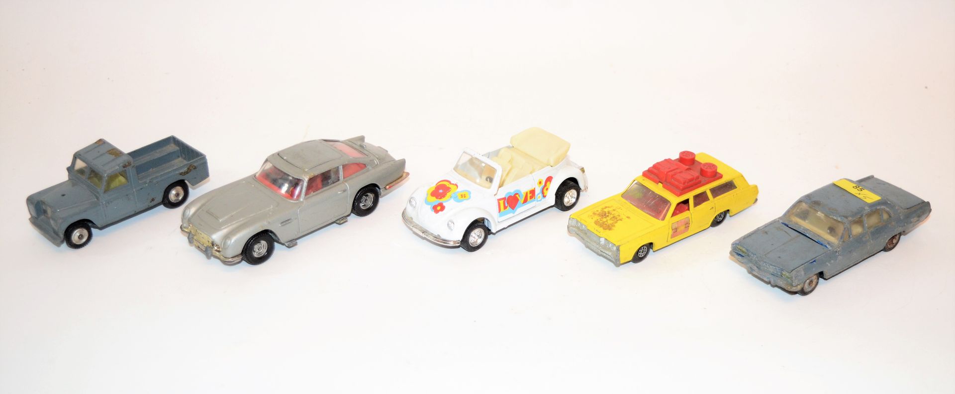 Null Lot of 5 metal cars:

-GORGI TOYS: Land Rover 109 W.B, average condition, m&hellip;