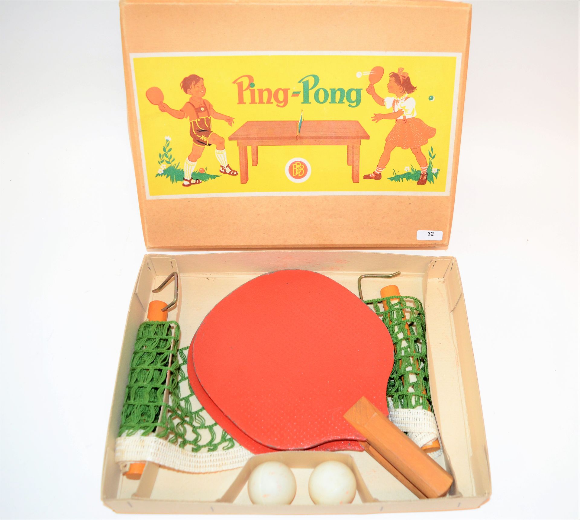 Null 盒子里的乒乓球游戏，完整的（两个球拍，两个球，网）。