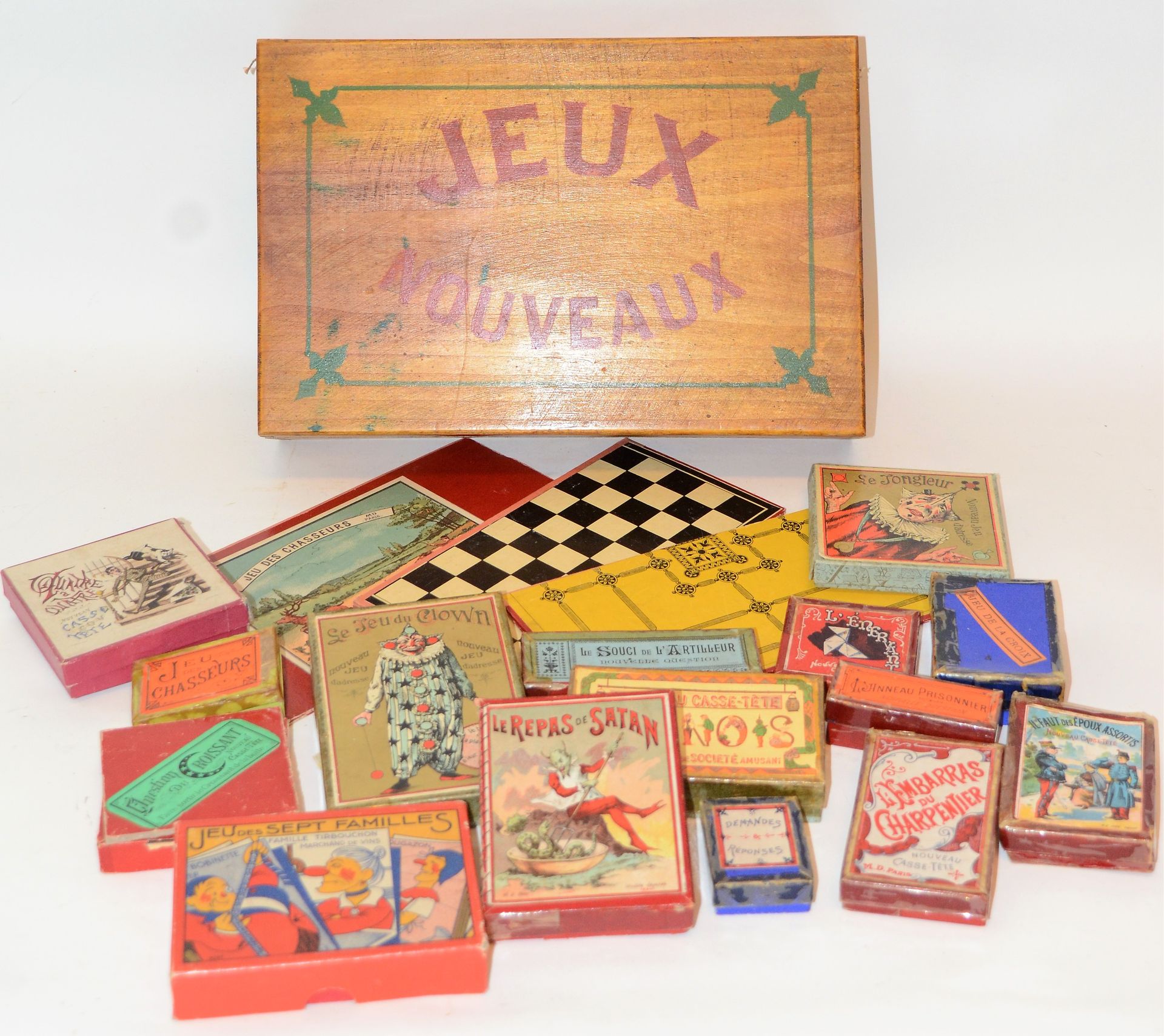 Null 盒子 "Jeux nouveaux"，20世纪初，M.D.巴黎，包括3个托盘和15盒游戏，由拼图、耐心游戏组成......装在独立的纸板盒中，有石版印&hellip;