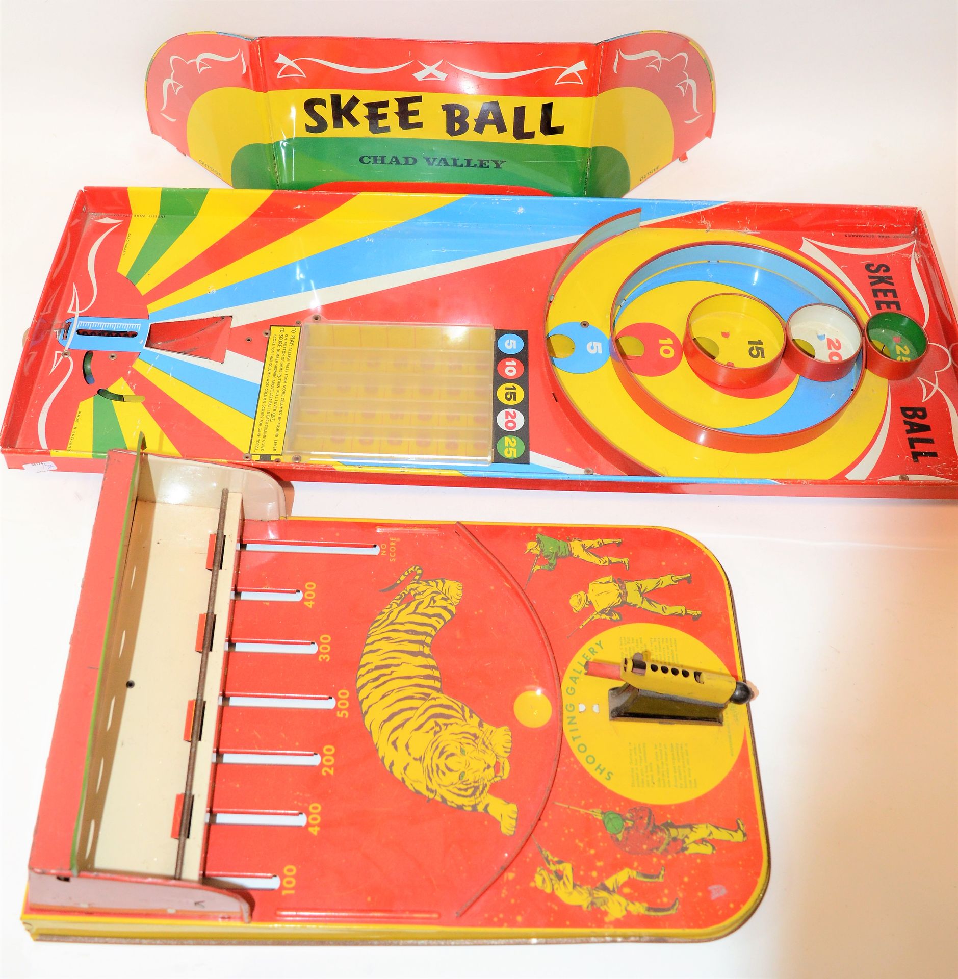 Null Deux jeux d'adresse:

-CHAD VALLEY (England) "Skee Ball" boite défraichie. &hellip;