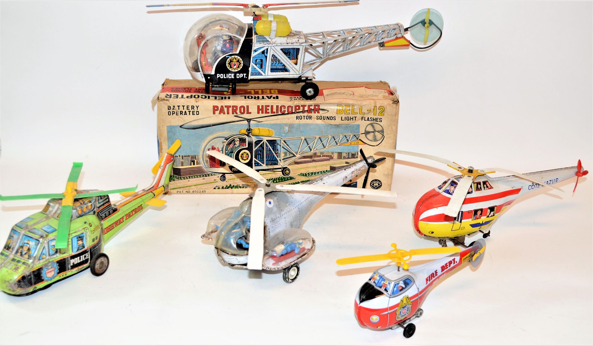 Null Set di 5 elicotteri di latta, tra cui: Modern Toys "patrol Helicopter Bell-&hellip;