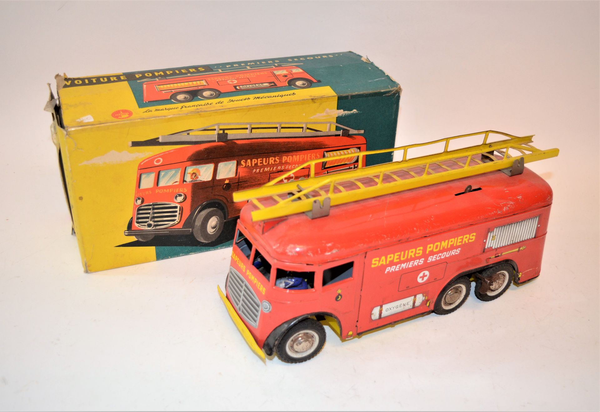 Null JOUSTRA: mechanical fire truck "first aid" in sheet metal, in its original &hellip;