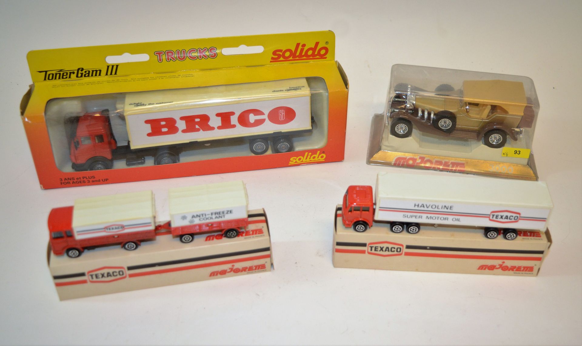 Null SOLIDO和MAJORETTE：3辆卡车和一辆汽车

-SOLIDO: Toner gam III "Brico "卡车，原箱新装

MAJORET&hellip;