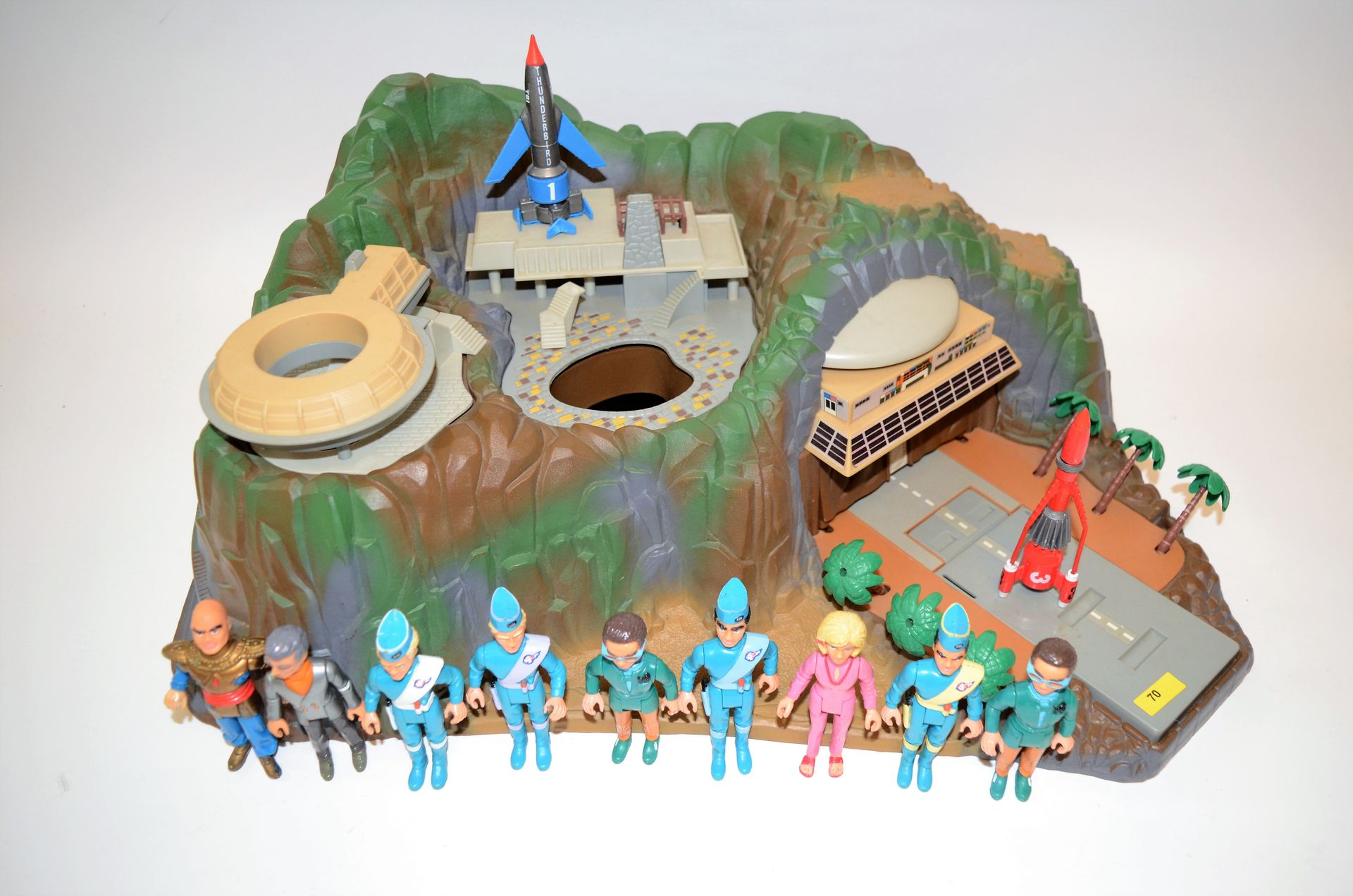 Null MATCHBOX Thunderbirds: Tracy Island missile base, 1992, with 2 rockets and &hellip;