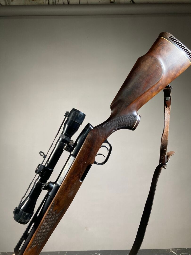 Null Steyr-mannlicher.
M 型狩猎步枪，口径 7 x 64；鞣制精美，双扳机。
Tasco 瞄准镜 W4 x 32 DS。
枪身已损坏和断&hellip;