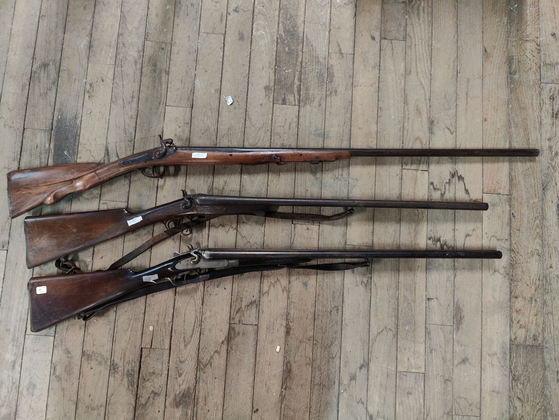 Null Lot de 3 fusils comprenant deux fusils juxtaposé à chiens externes en calib&hellip;