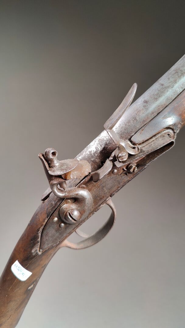 Null Flintlock rifle, lock marked "P. GIRARD".
Oxidation.