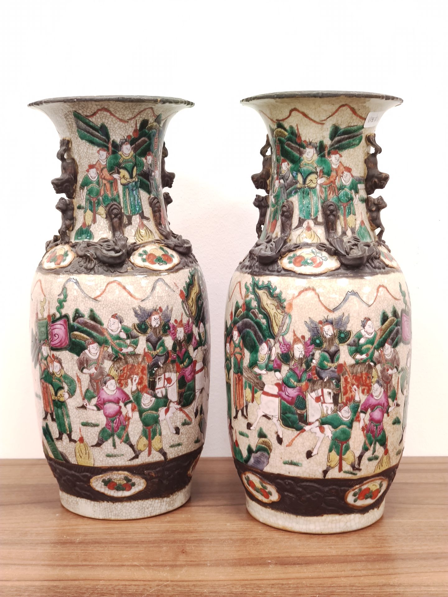 Null CHINE-NANKIN

Paire de vases balustres en faïence émaillée, anses double ch&hellip;