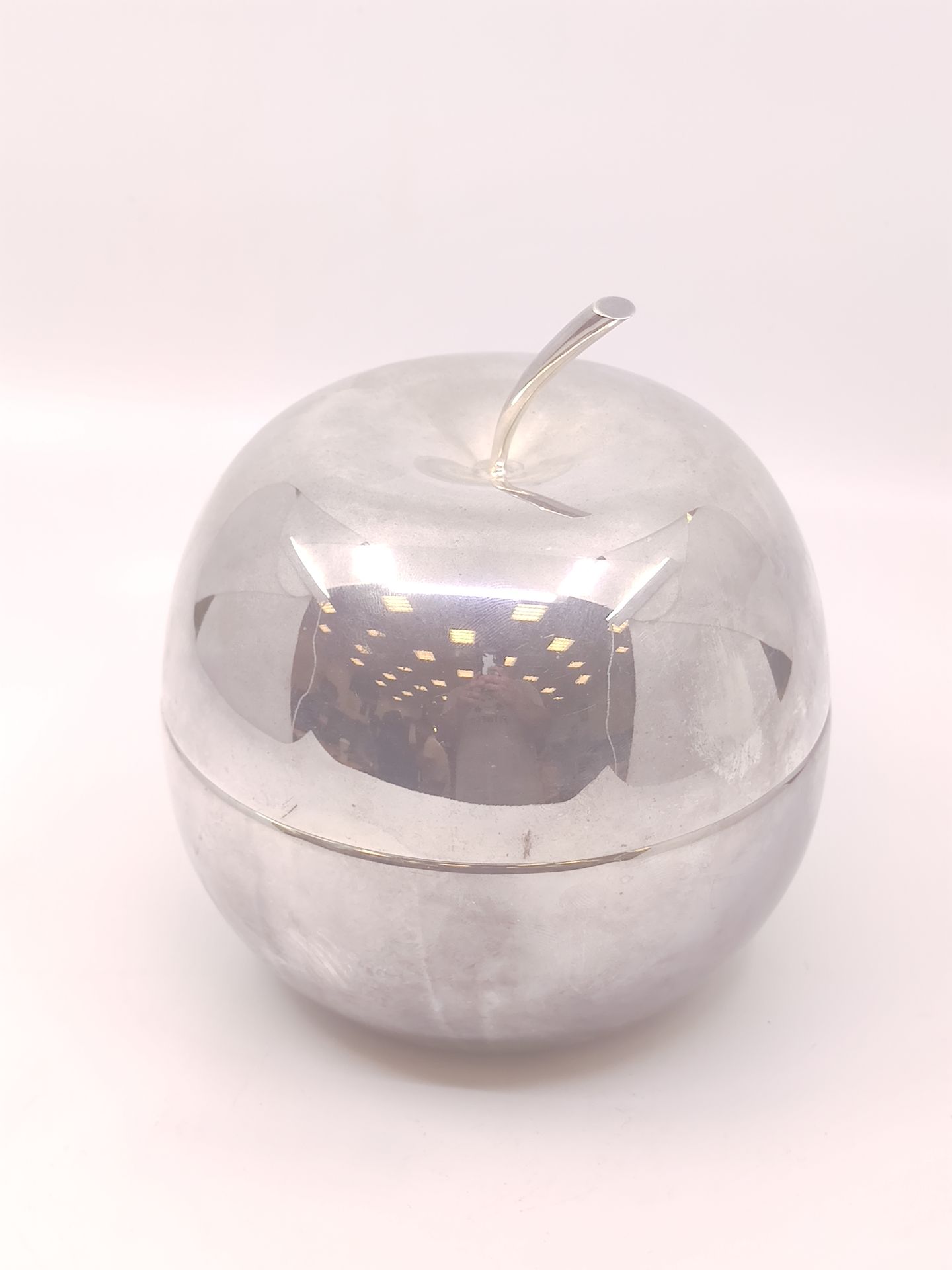 Null 
CHRISTOFLE FLEURON




Seau a glace en métal argenté en forme de pomme



&hellip;