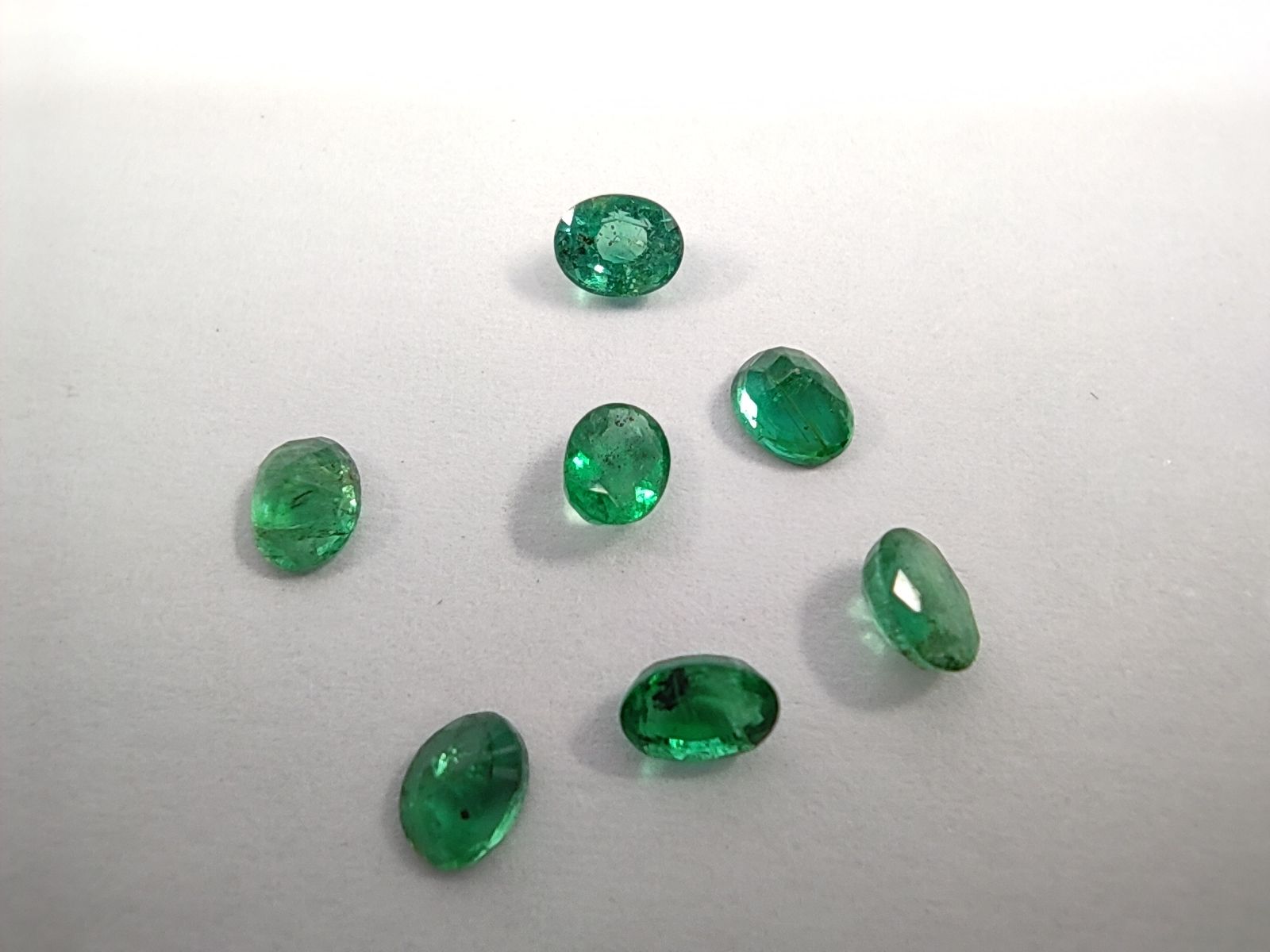 Null SEVEN Oval Emeralds 


Weight : 1,20 ct 


Provenance : Zambia