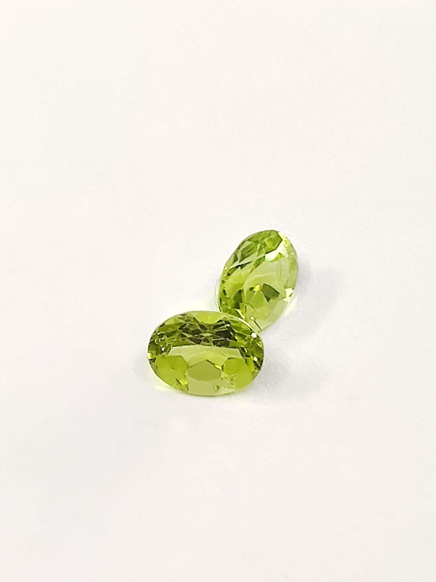 Null DEUX PERIDOTS VVS ovales, 	Pakistan	, 2.84 carats


Dim : 8 X 6