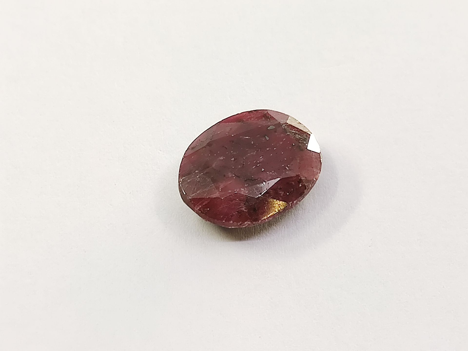 Null Ovaler Burma-RUBIS, Burma, 16.20 Karat.


Dim: 17,3 x 13,2