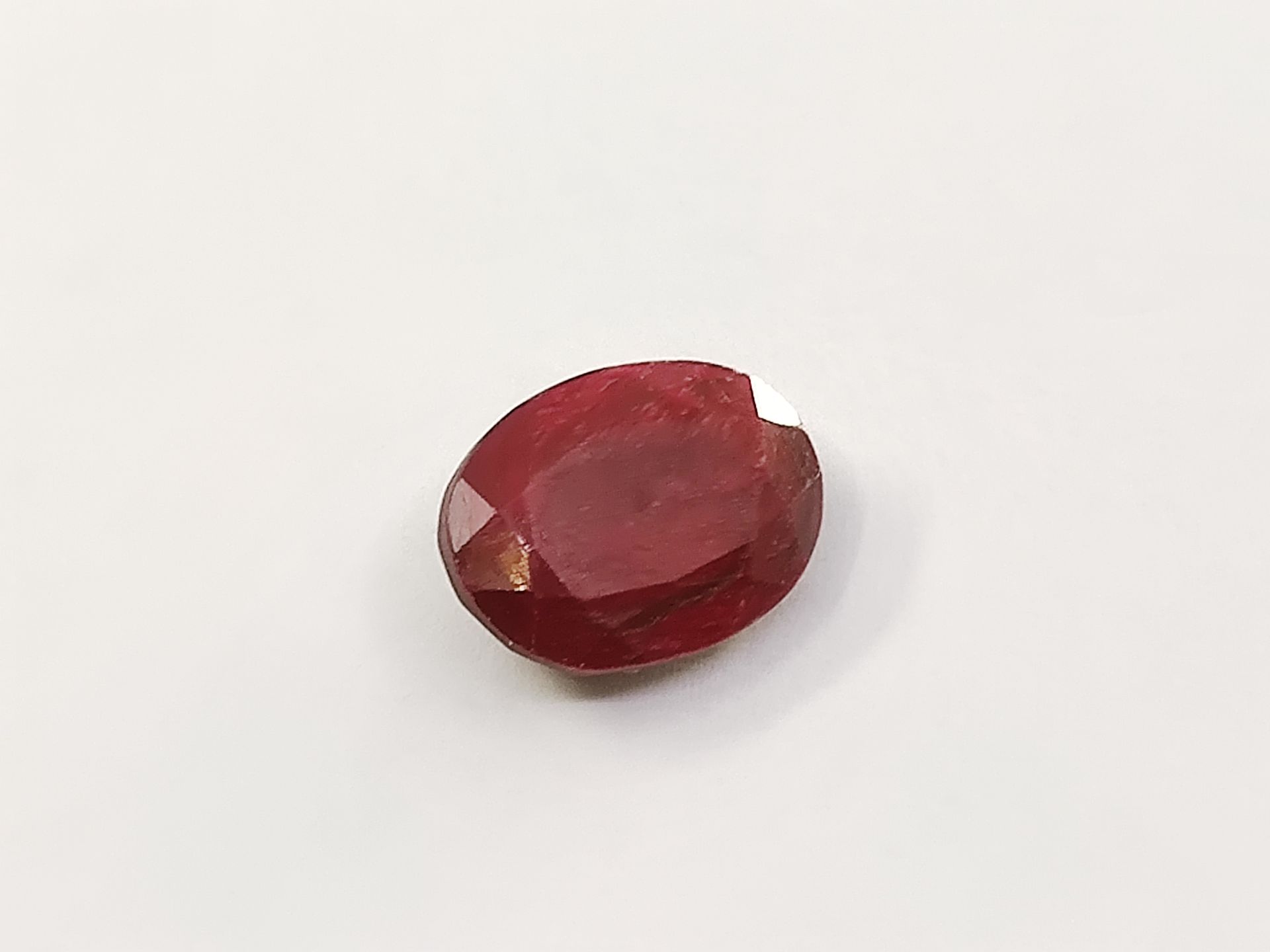 Null 椭圆形缅甸红宝石，缅甸，8.50克拉


尺寸：14 x 10,6