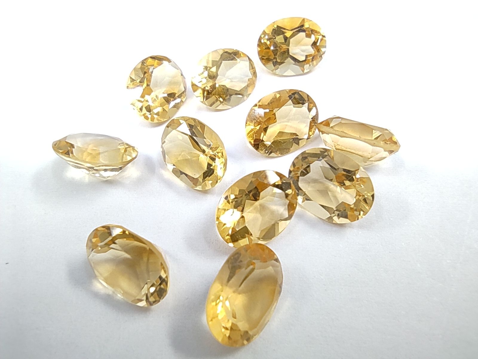 Null ELEVEN Oval Citrines 8 x 6 


Weight : 17,85 cts 


Origin : Brazil