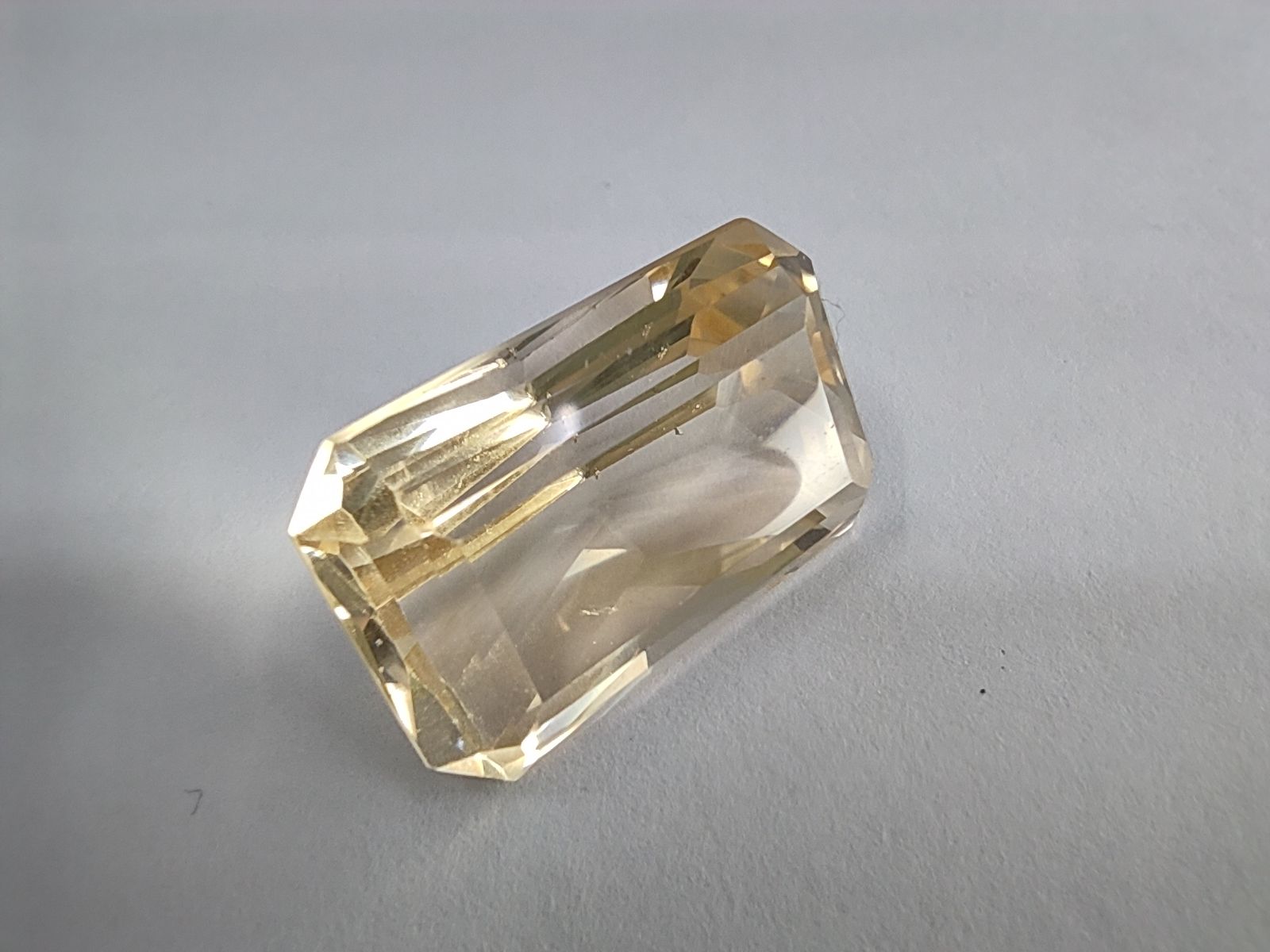 Null Clear CITRINE Rectangle cut sides 


Weight : 40,34 cts 


Origin : Madagas&hellip;