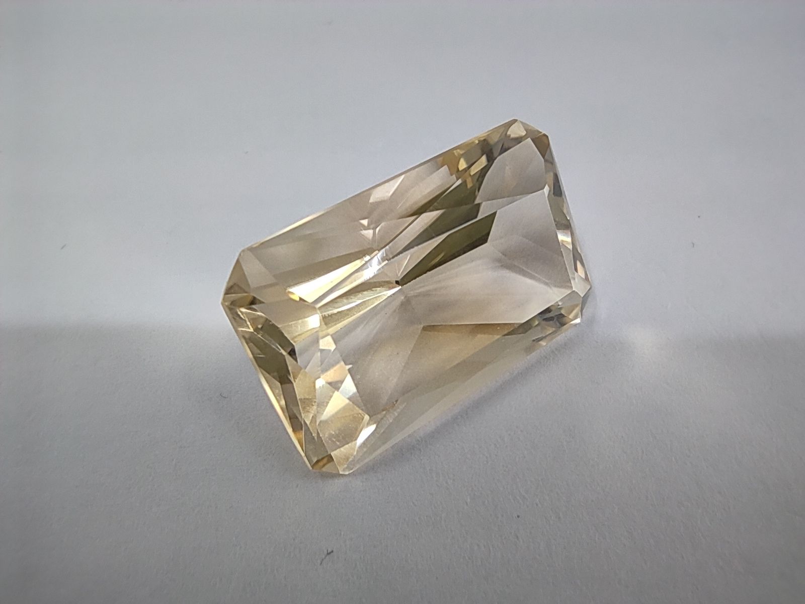 Null Clear CITRINE Rectangle cut sides 


Weight : 37,50 cts 


Origin : Madagas&hellip;