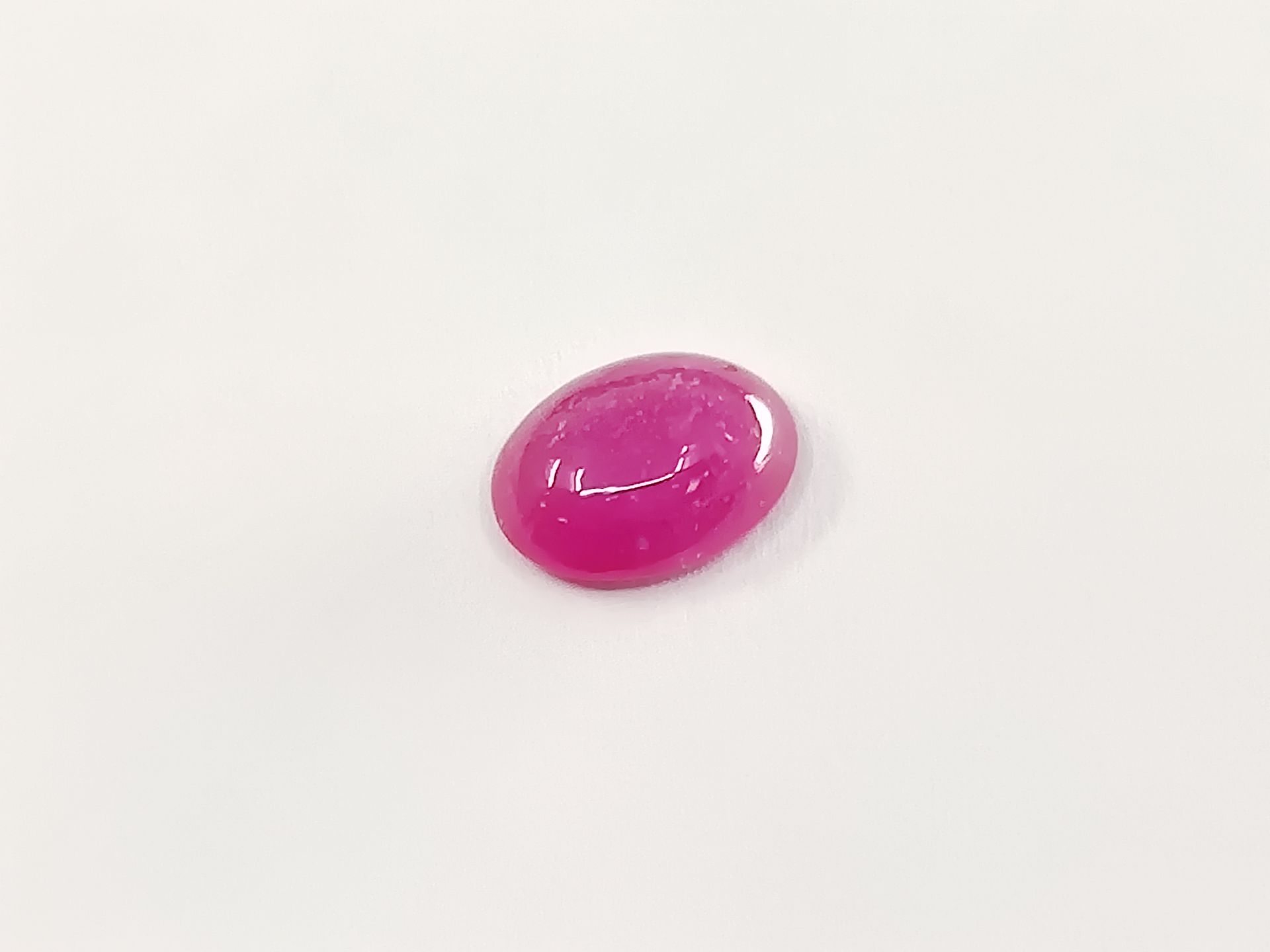Null 红色带粉红色的凸圆形红宝石，莫桑比克，4.15克拉


尺寸：11,4 x 8,6