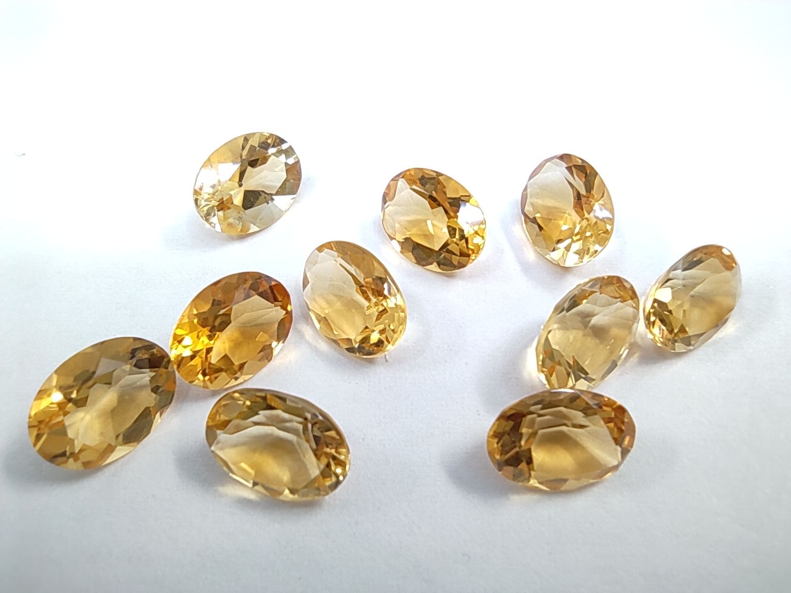 Null 十颗椭圆黄水晶 8 x 6


重量 : 10,41 cts


原产地: 巴西