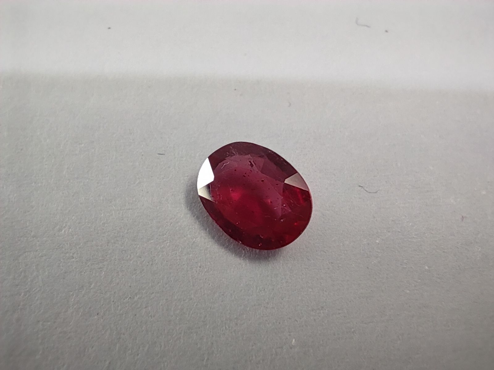 Null Oval RUBY 


Weight : 1,25 ct 


Origin : Madagascar 


Treated stone