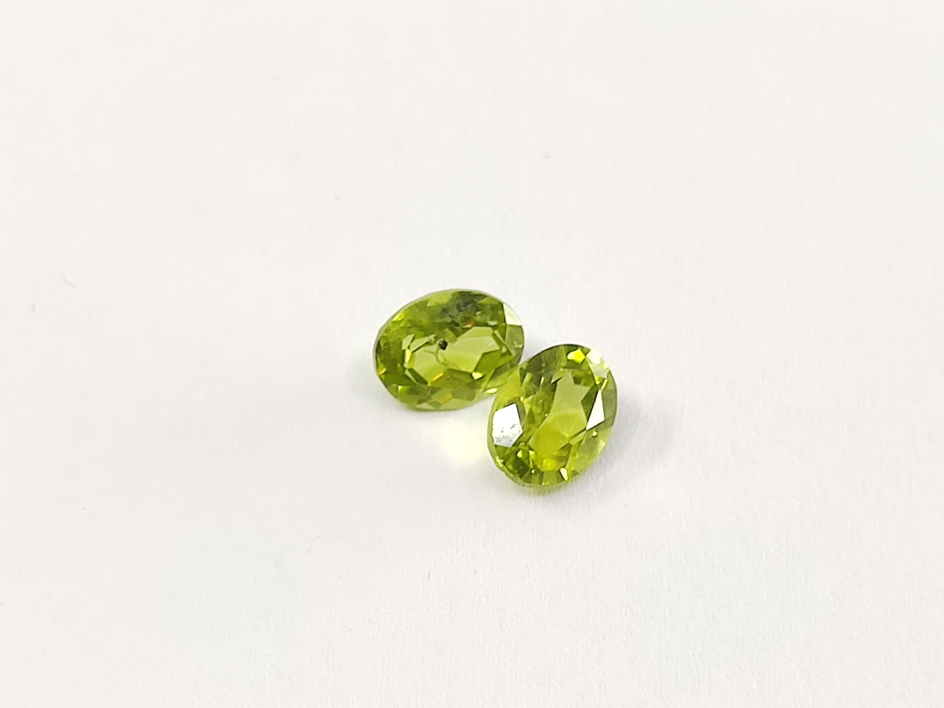 Null DEUX PERIDOTS VVS ovales, Pakistan	, 	3.06 carats


Dim : 7,87 x 6,01 x 4,1&hellip;