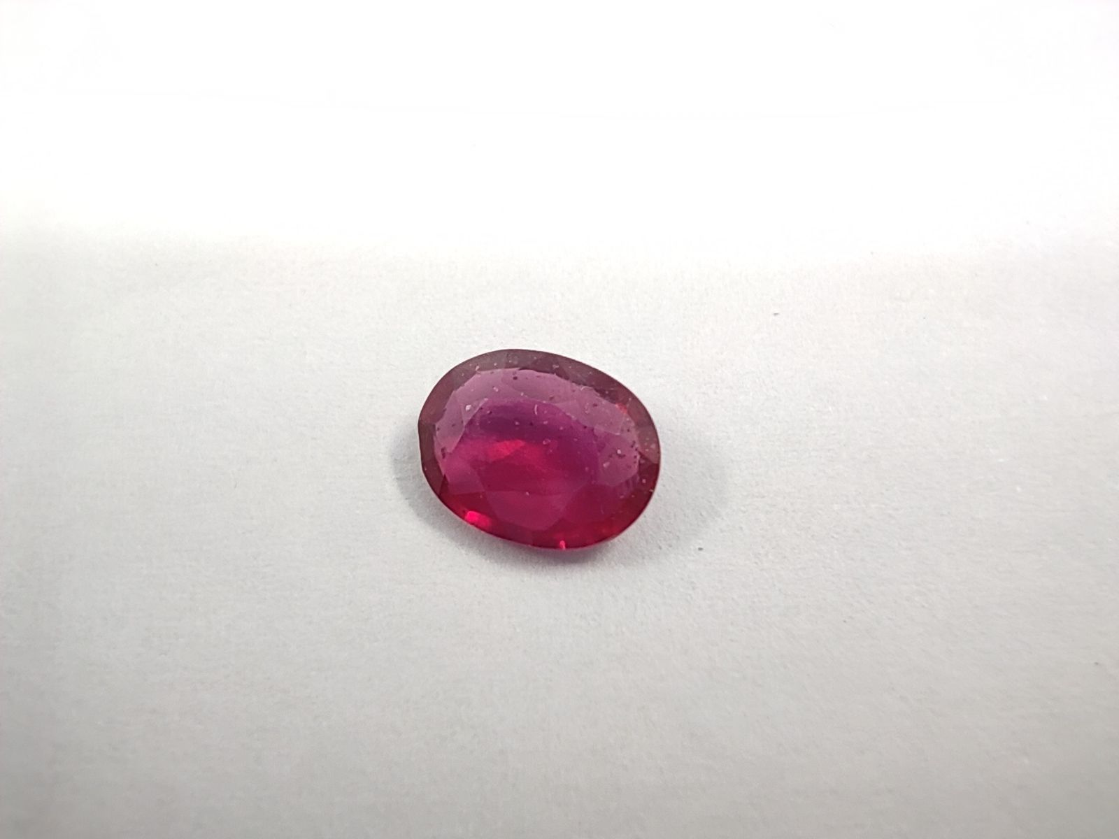 Null Oval RUBY 


Weight: 1,30 cts 


Origin: Madagascar 


Treated stone