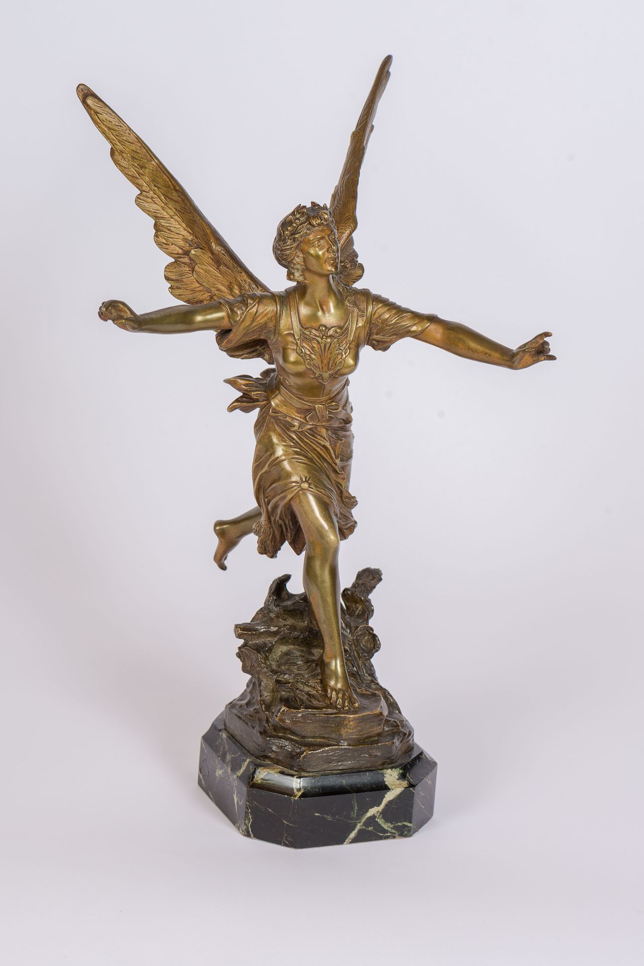 Null Edouard DROUOT (1859-1945)

La victoire 

Bronze doré reposant sur un socle&hellip;