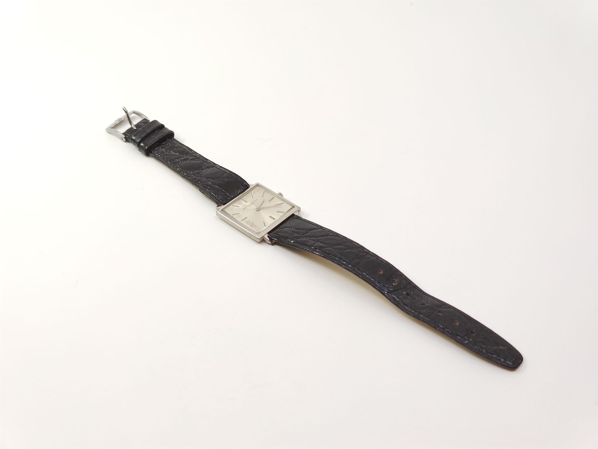 Null 
VACHERON CONSTANTIN Genf 




Armbanduhr, quadratisches Gehäuse, cremefarb&hellip;