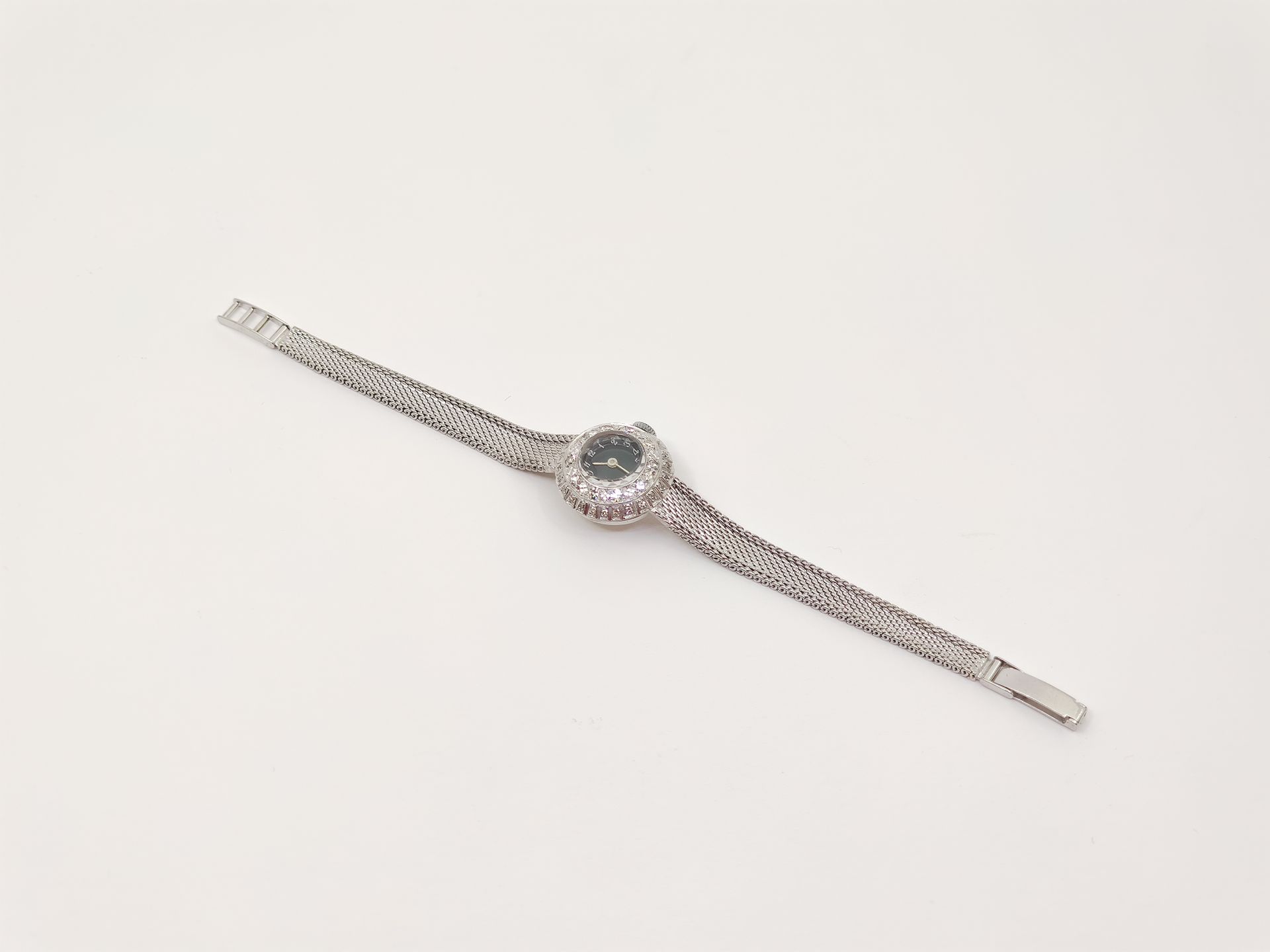 Null 
MONTRE bracelet de dame en or gris 750°, boîtier rond, cadran noir à chiff&hellip;