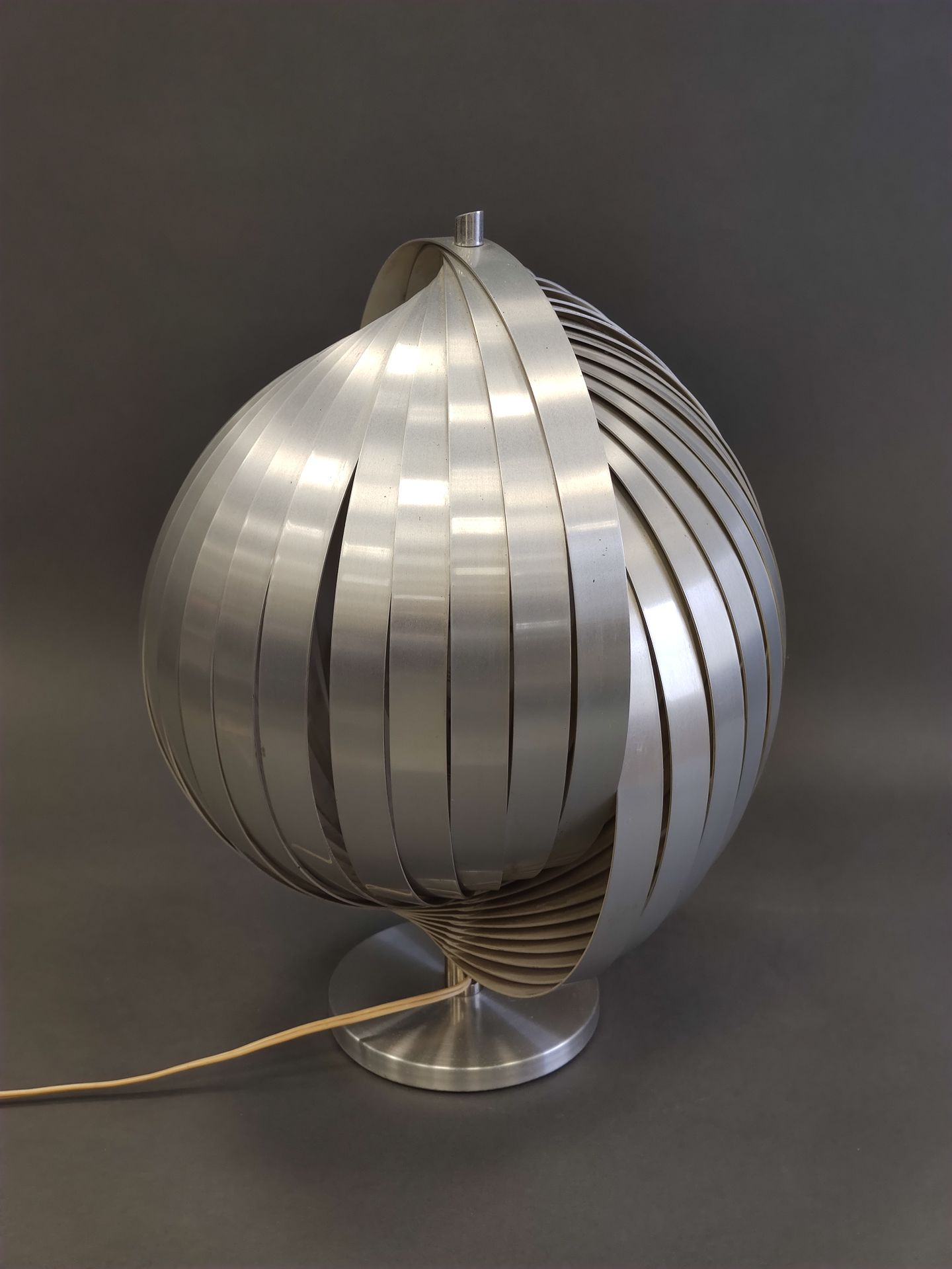 Null 
Henri MATHIEU




Lampe de table série "Nickelor" à réflecteur en spirale &hellip;