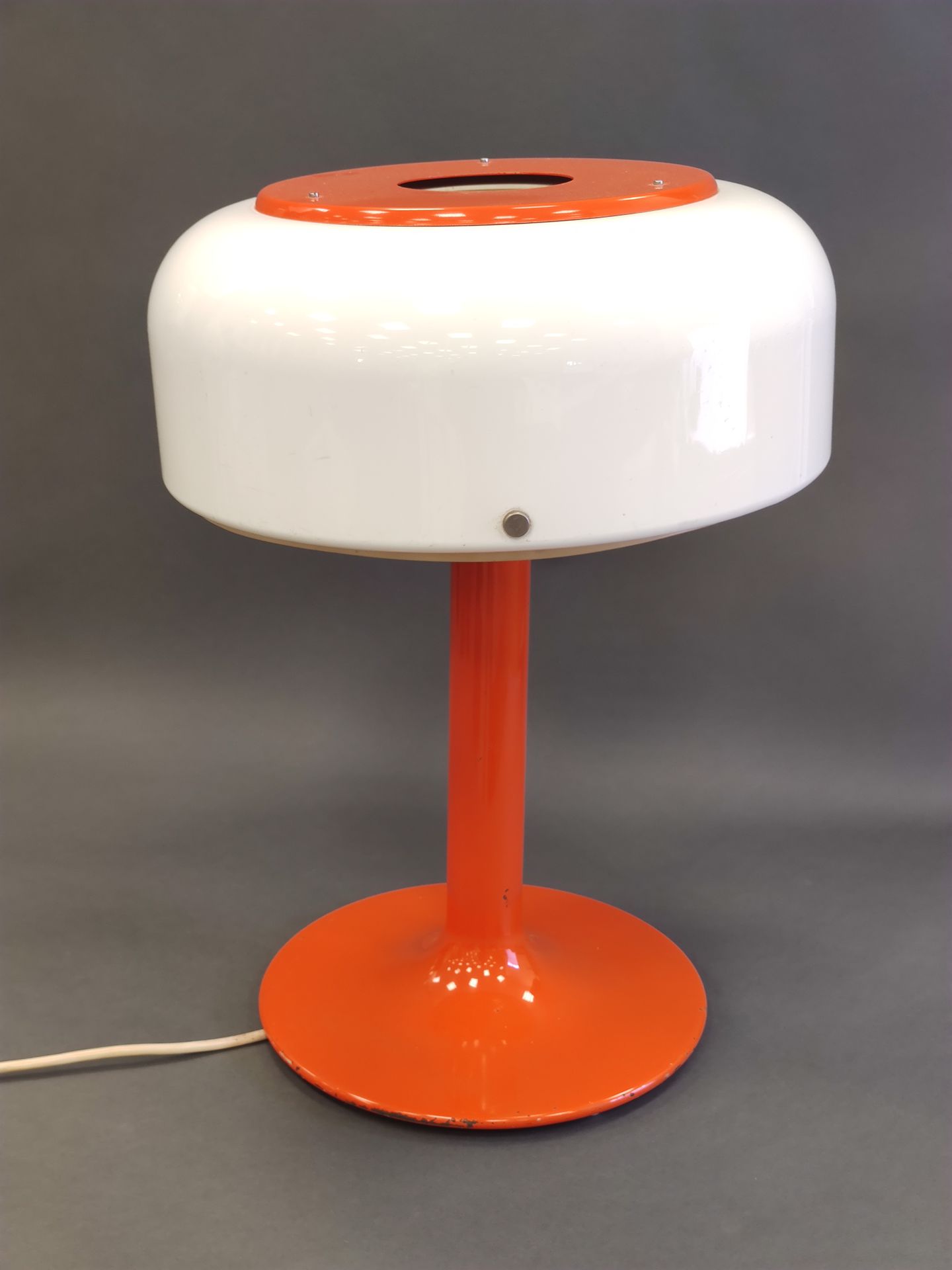 Null 
安德斯-佩尔森(Anders PEHRSON) (1912-1982) 




莱克坦工作室




蘑菇灯，橙色漆面金属底座，白色聚合物灯罩。约&hellip;