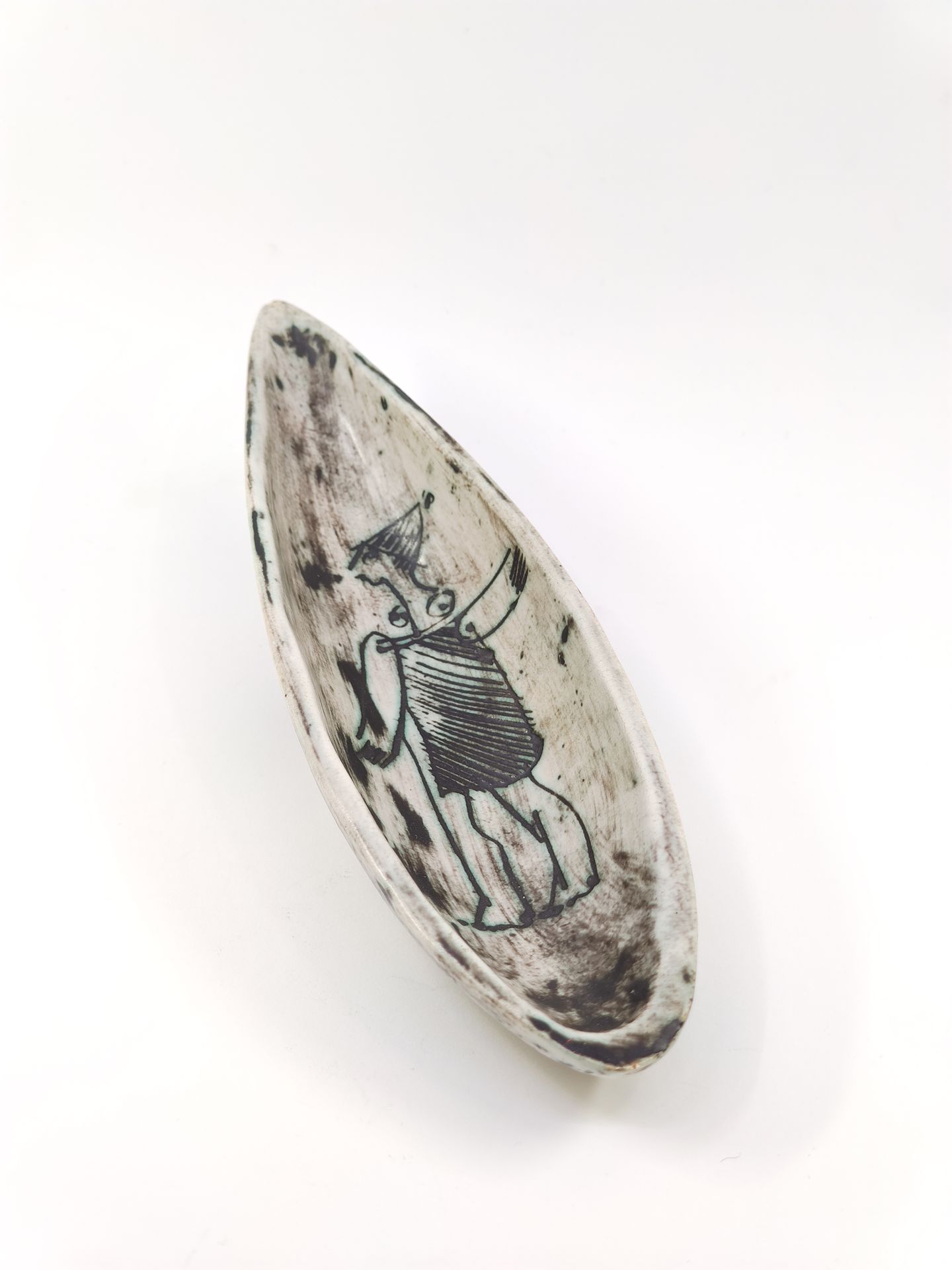 Null 
JACQUES BLIN (1920-1995)和归属于Jean RUSTIN (1928-2013)的装饰。




白色和绿色釉面陶瓷小卵形盘子&hellip;