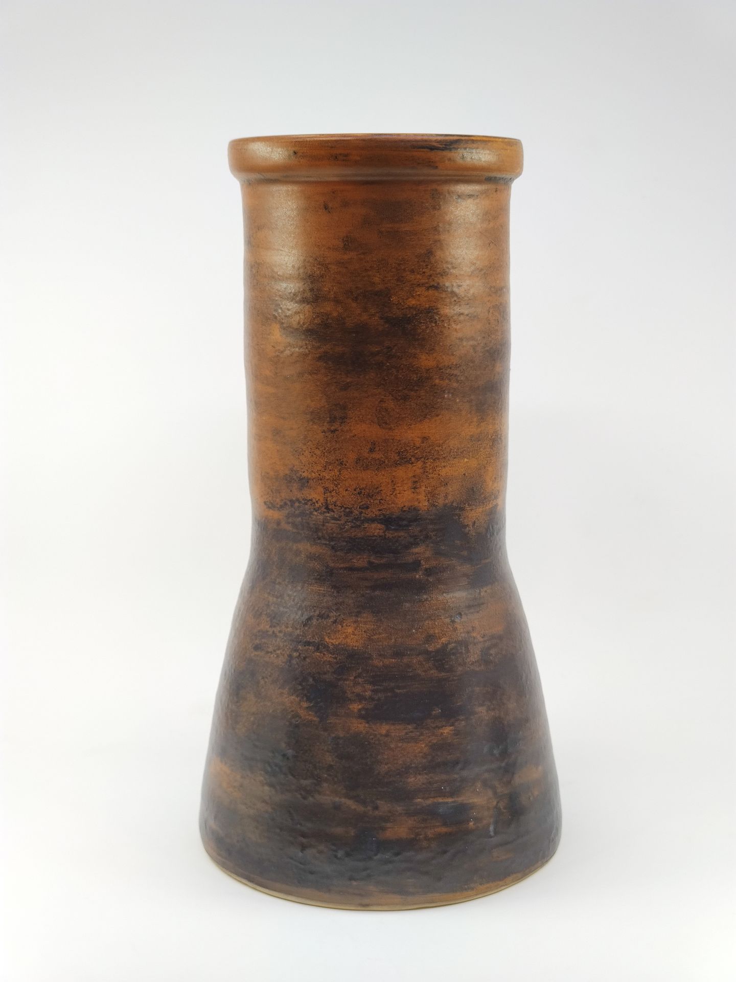 Null JACQUES BLIN (1920-1995)

Vase en céramique émaillée orange

Signé au talon&hellip;