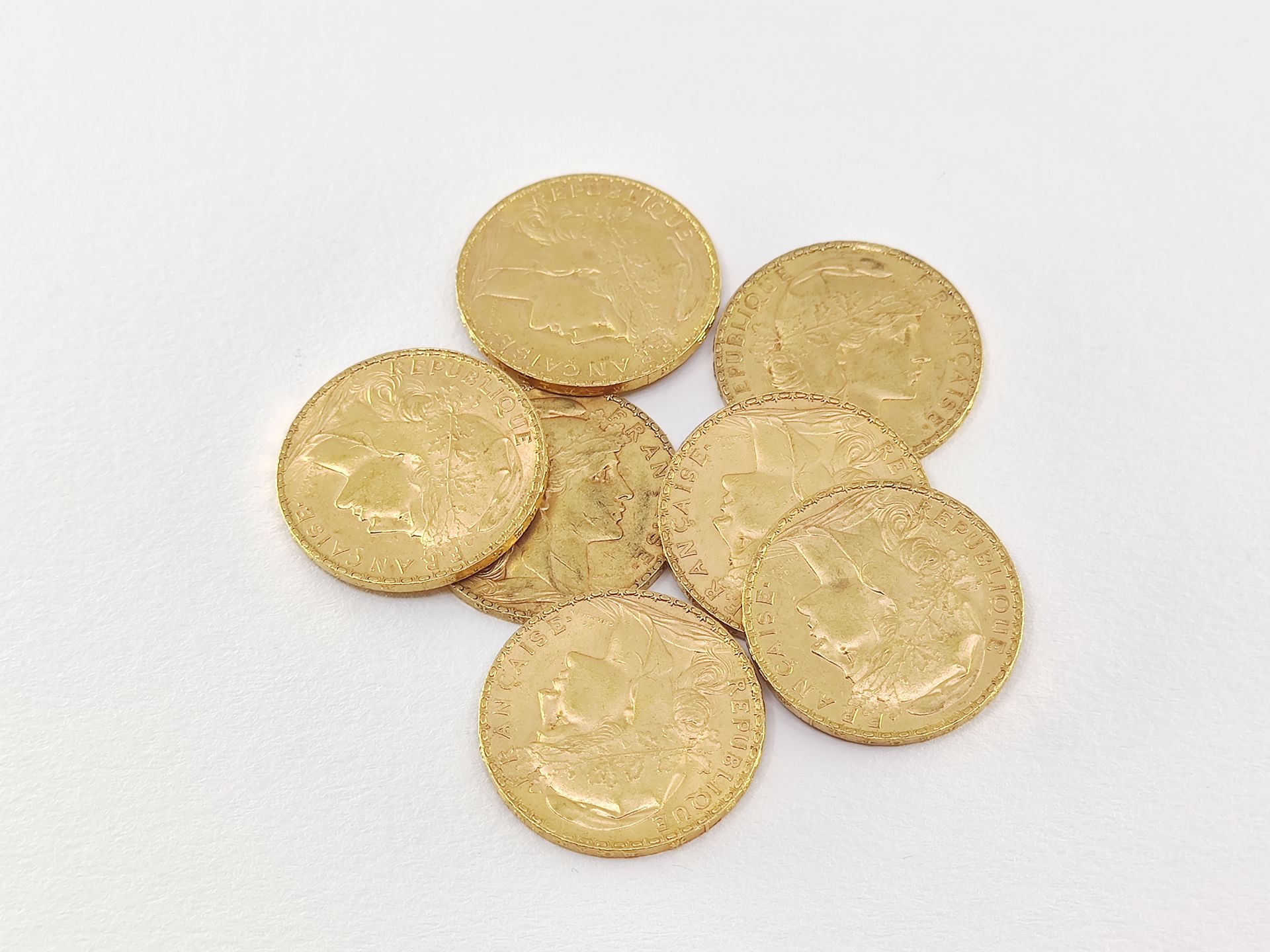 Null 
LOT von sieben 20-Franc-Goldmünzen mit Hahn




1900, 1905, 1907, 1913, 

&hellip;