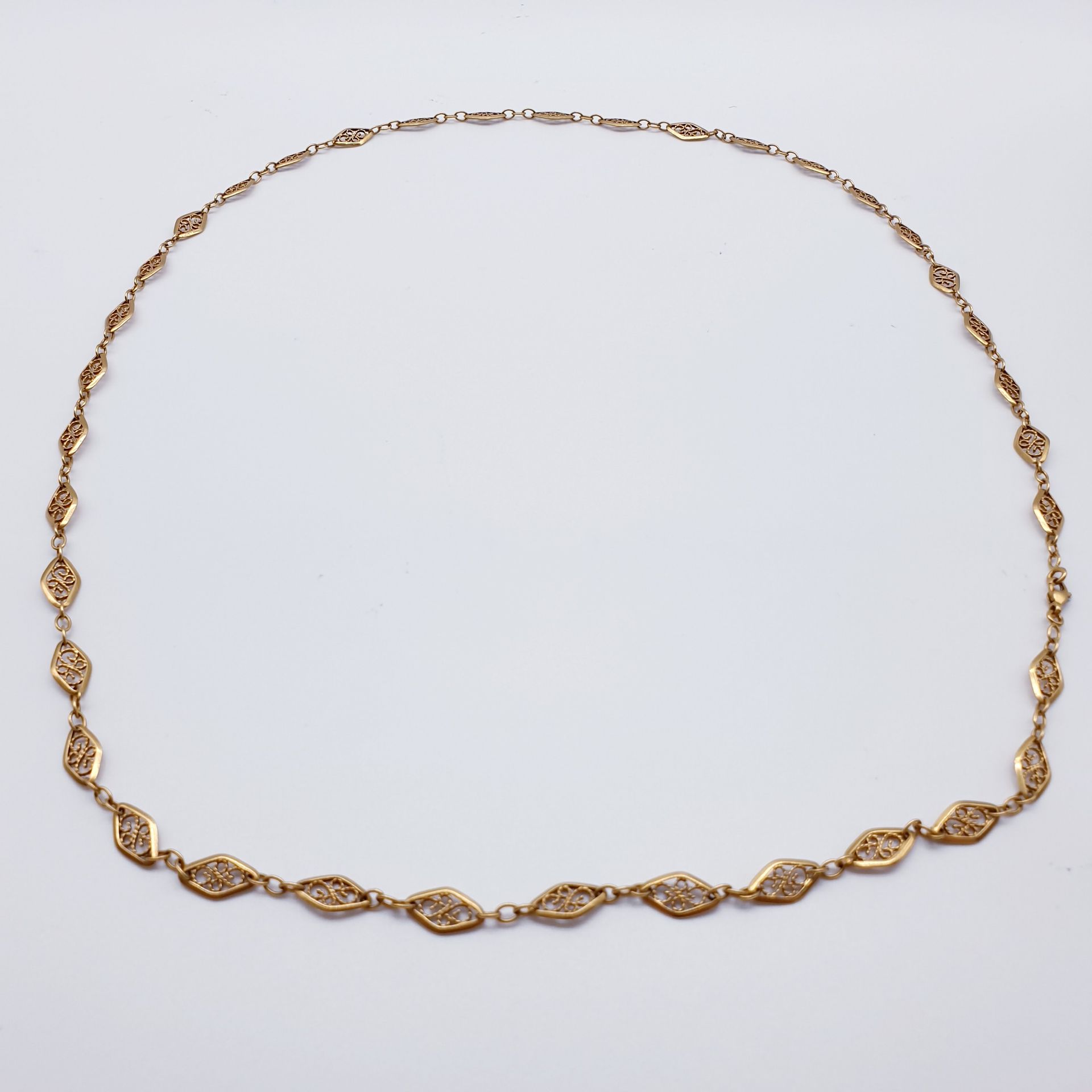 Null Necklace in yellow gold 750° filigree mesh

weight : 12,21g