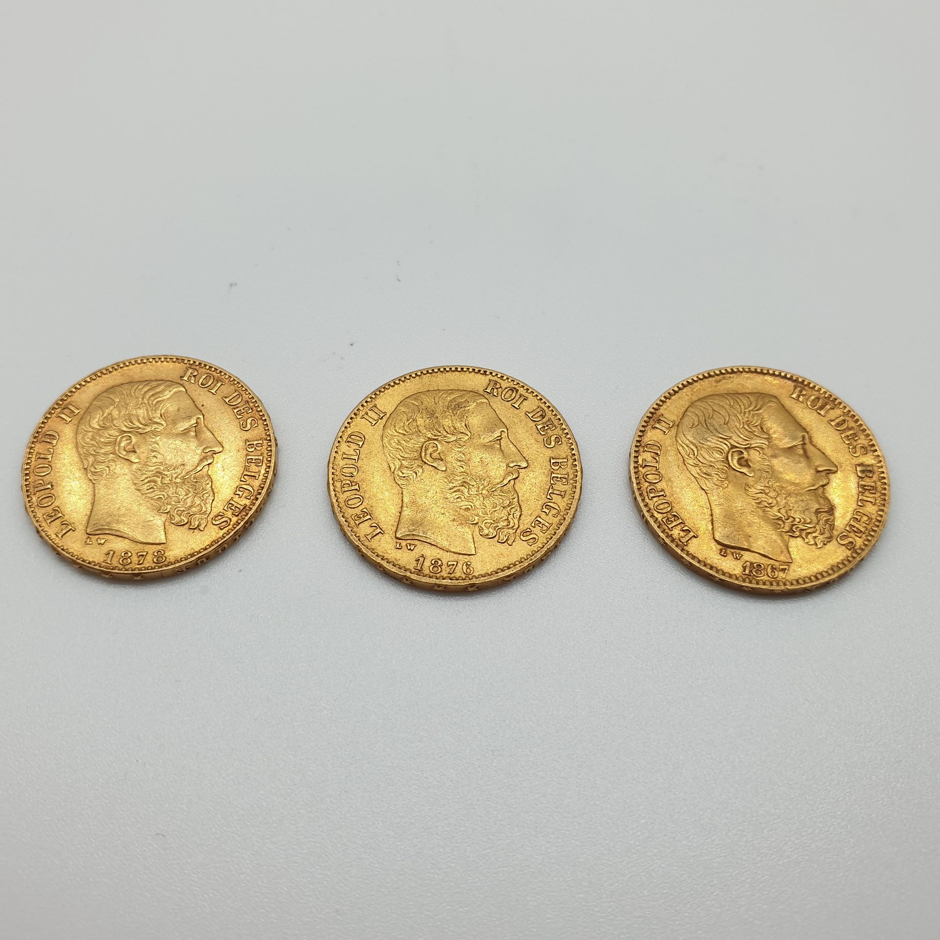 Null Lote de tres monedas de oro de 20 francos de Leopoldo II, rey de los belgas&hellip;