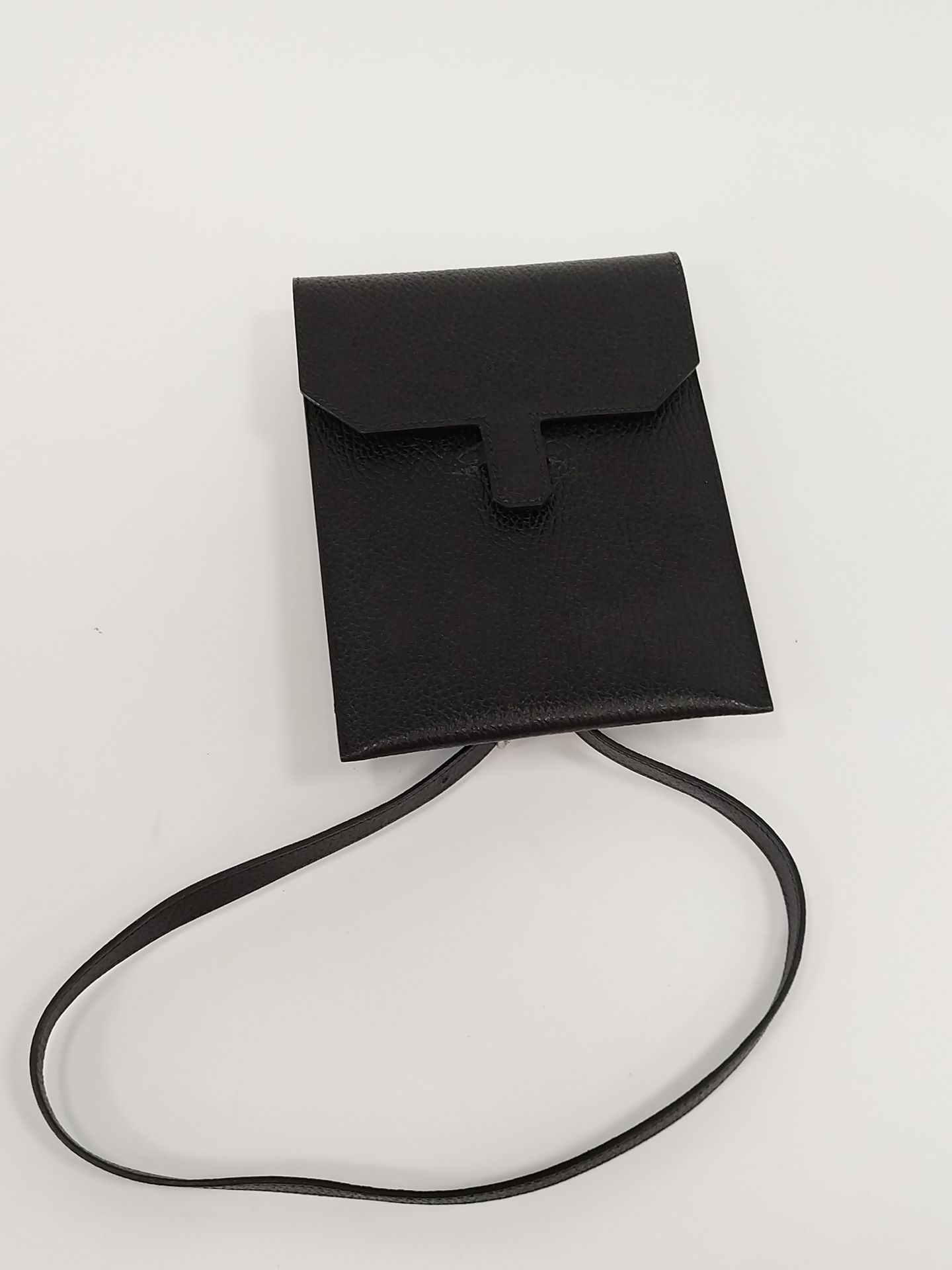 Null HERMES

Black grained leather shoulder bag togo

In a HERMES box