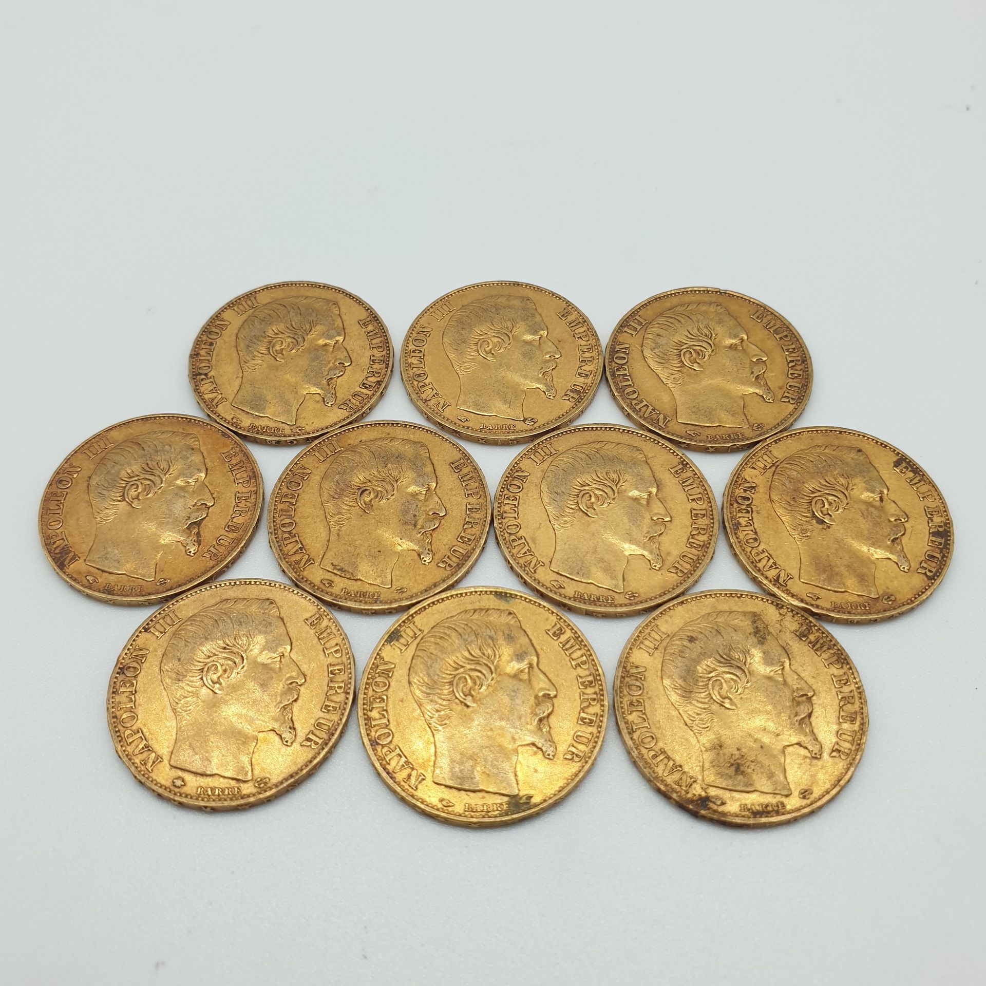 Null Lot von zehn 20-Franc-Goldmünzen Napoleon III ohne Heiligenschein, 1857/A, &hellip;