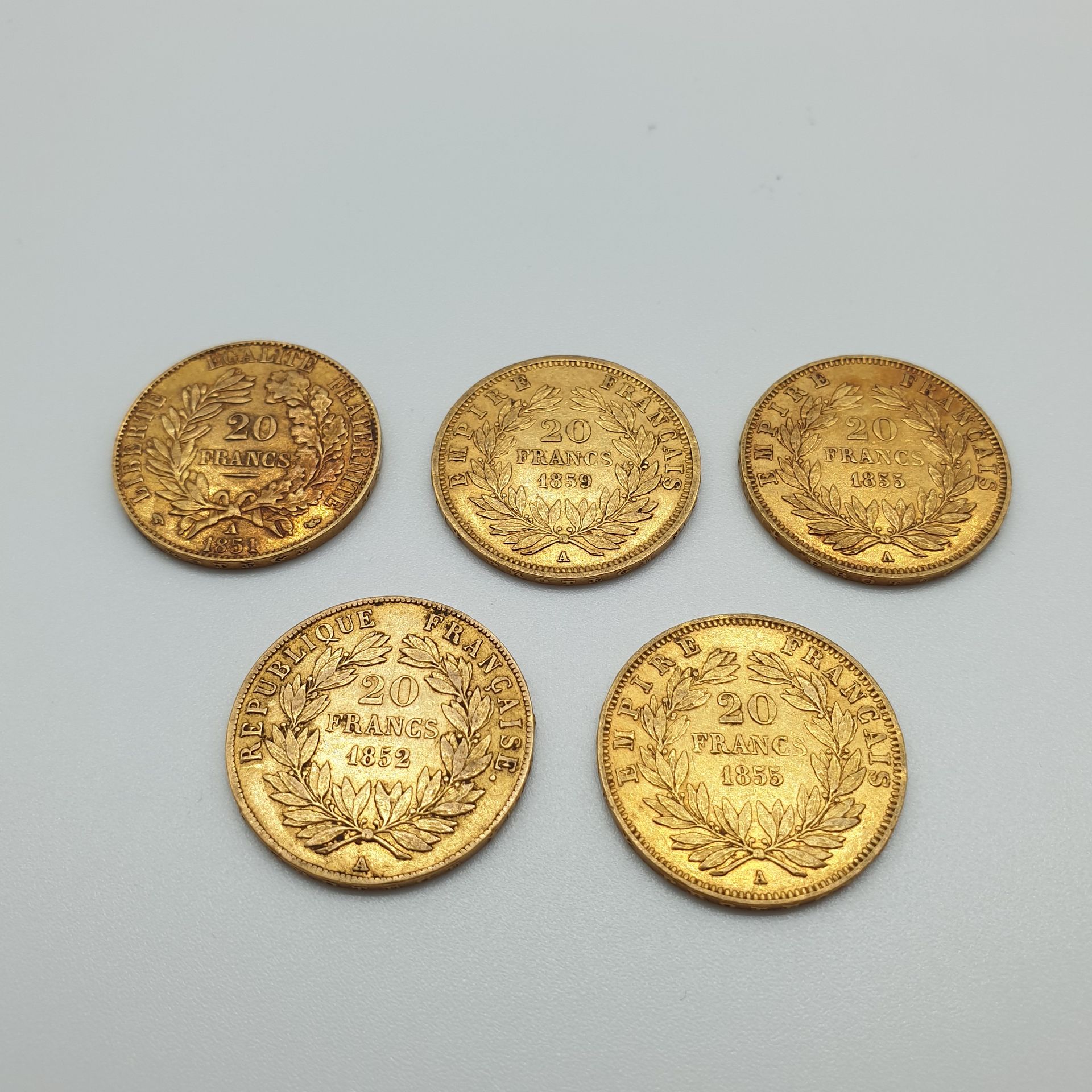 Null Lot von vier 20-Franc-Goldmünzen Napoleon III. Ohne Heiligenschein, 1859/A,&hellip;