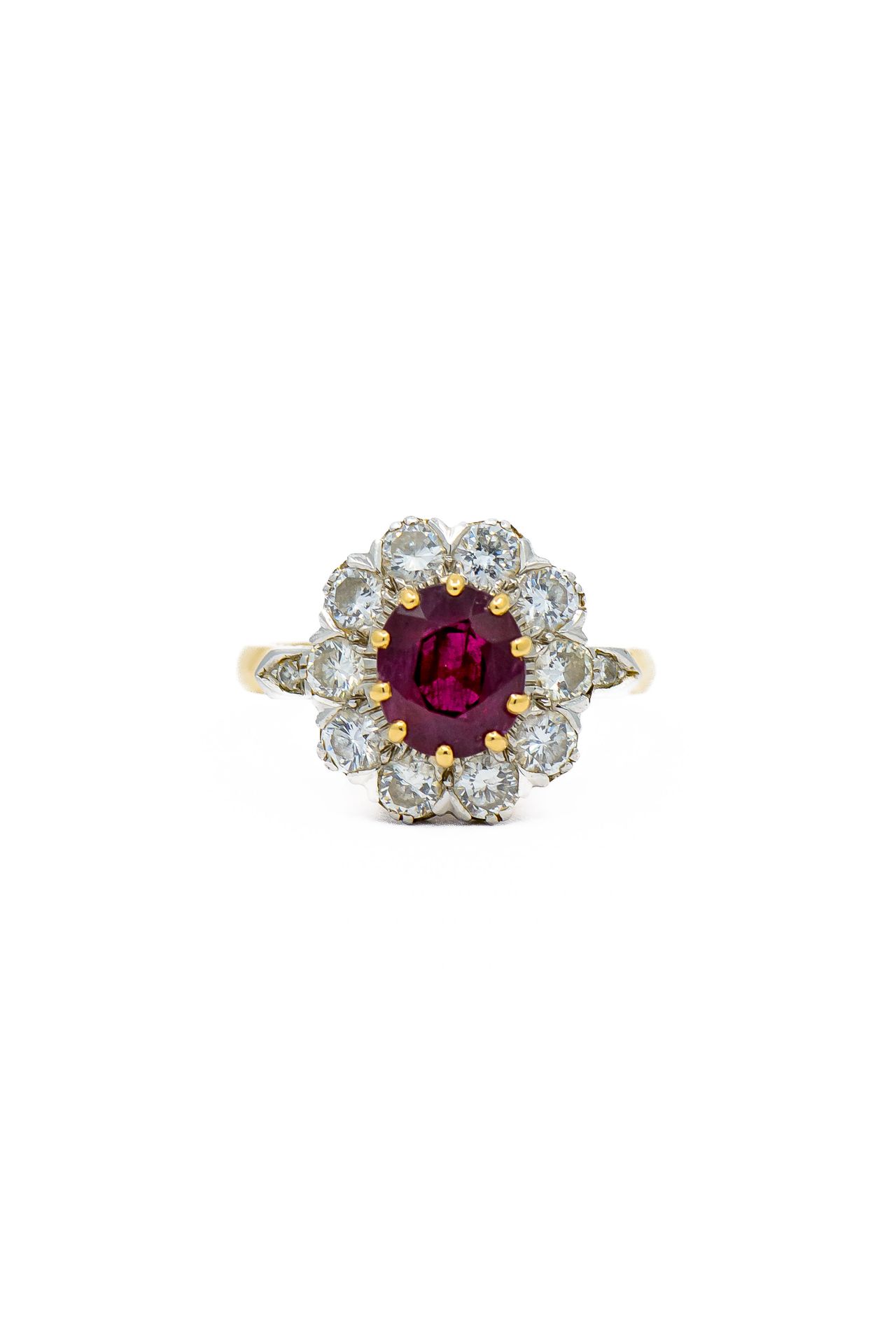 Null RING in yellow gold 750° surmounted by an oval ruby of approximately 2.03 c&hellip;