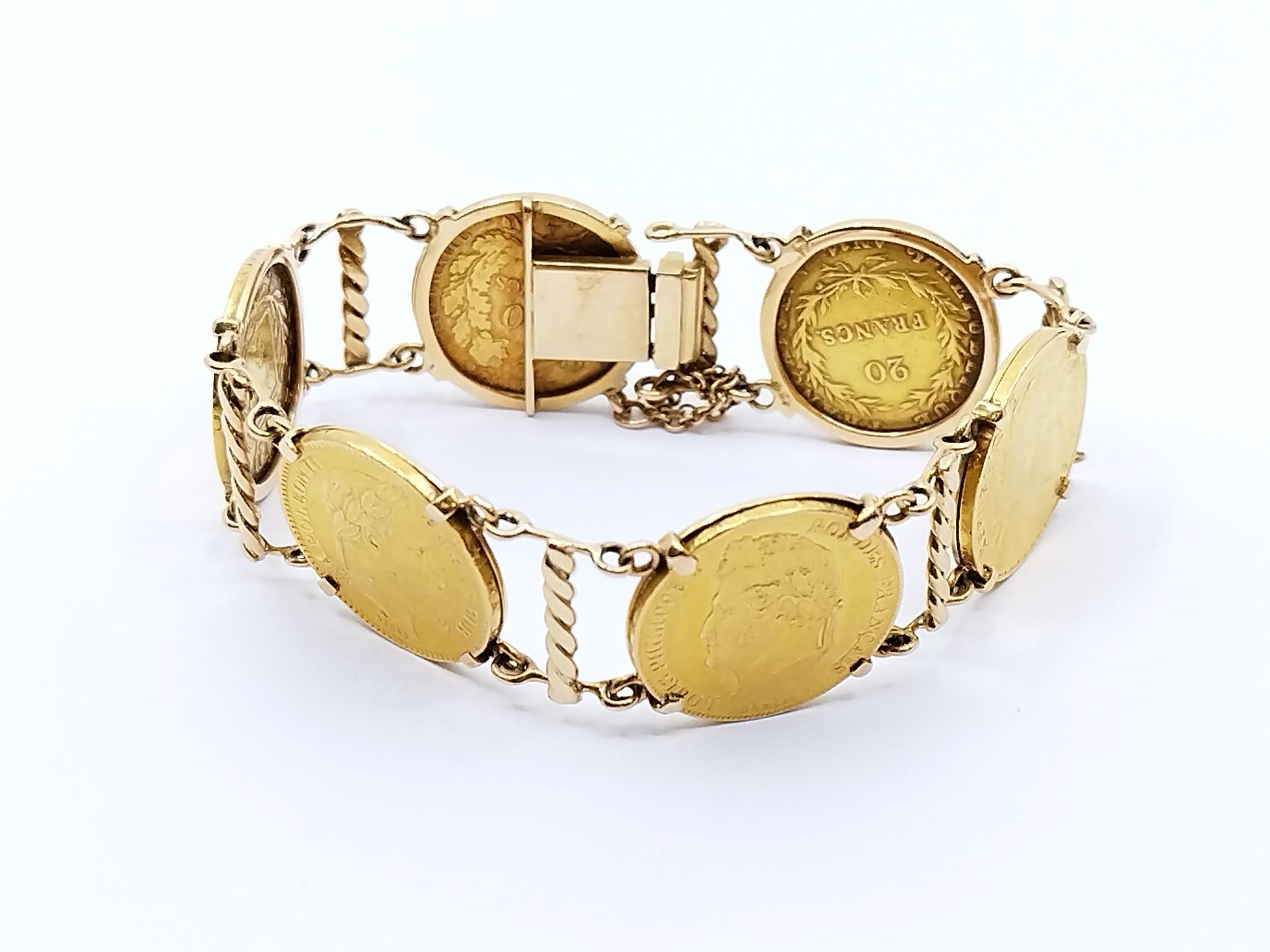 Null 750°黄金手镯，饰有六枚金币，包括拿破仑/路易十八/路易菲利普一世的20法郎

重量 : 55,99 g