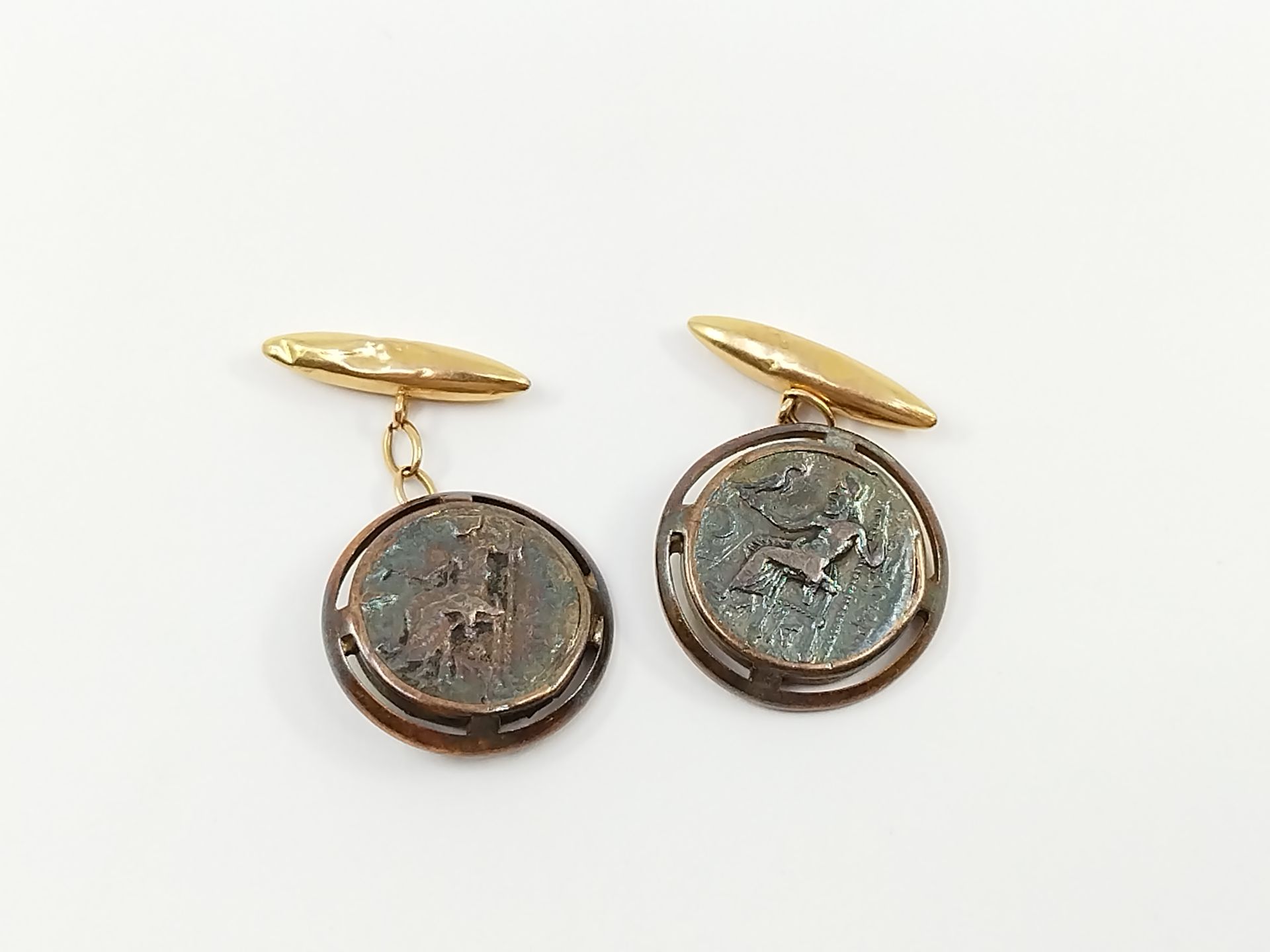 Null PAIR of gold and metal cufflinks 

Gross weight : 13,52 g