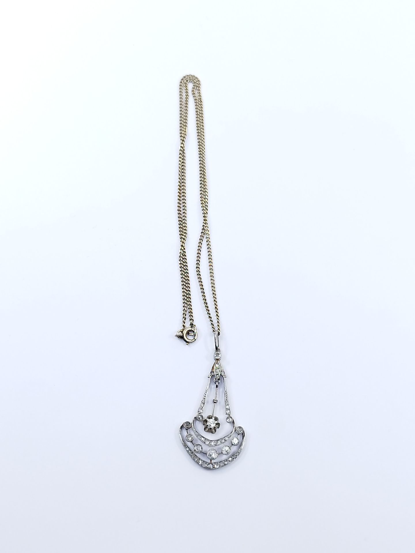 Null PENDANT and its chain in white gold 750

Pendant set with old cut and pink &hellip;
