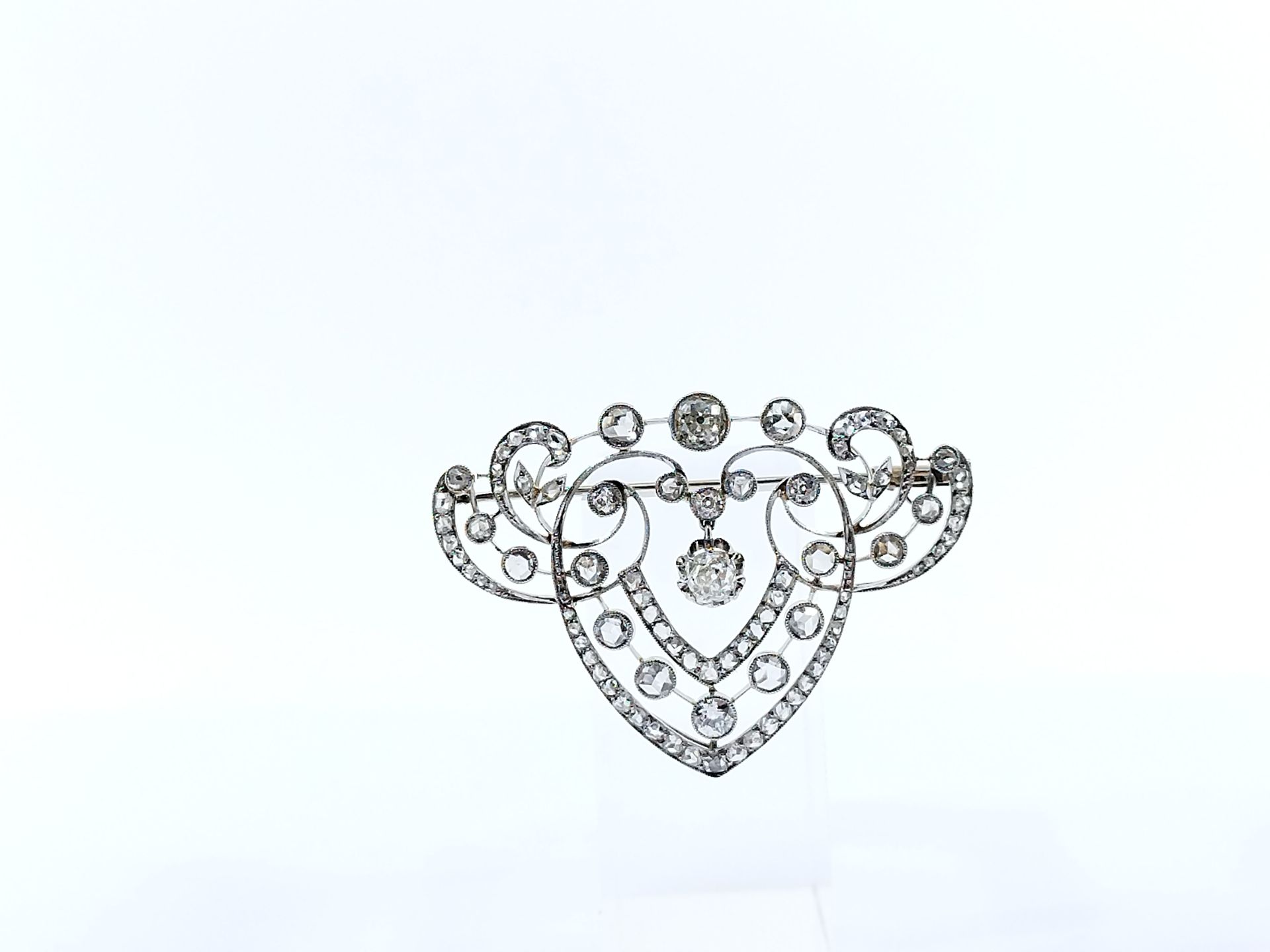 Null BRANO IMPORTANTE in oro bianco 750° con diamanti taglio vecchio e rose inca&hellip;