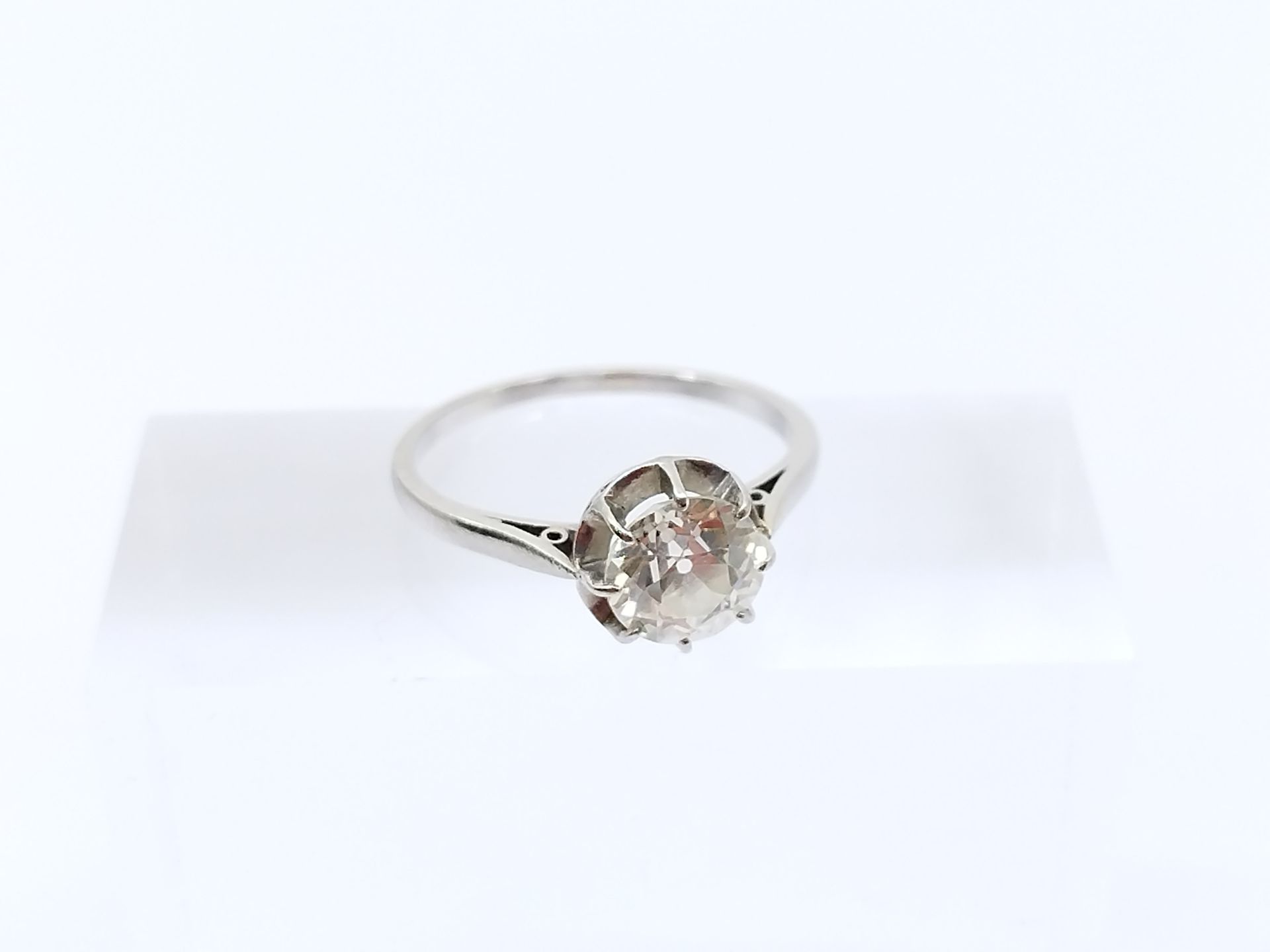 Null BAGUE solitaire en or gris 750° ornée d'un diamant taille ancienne d'enviro&hellip;