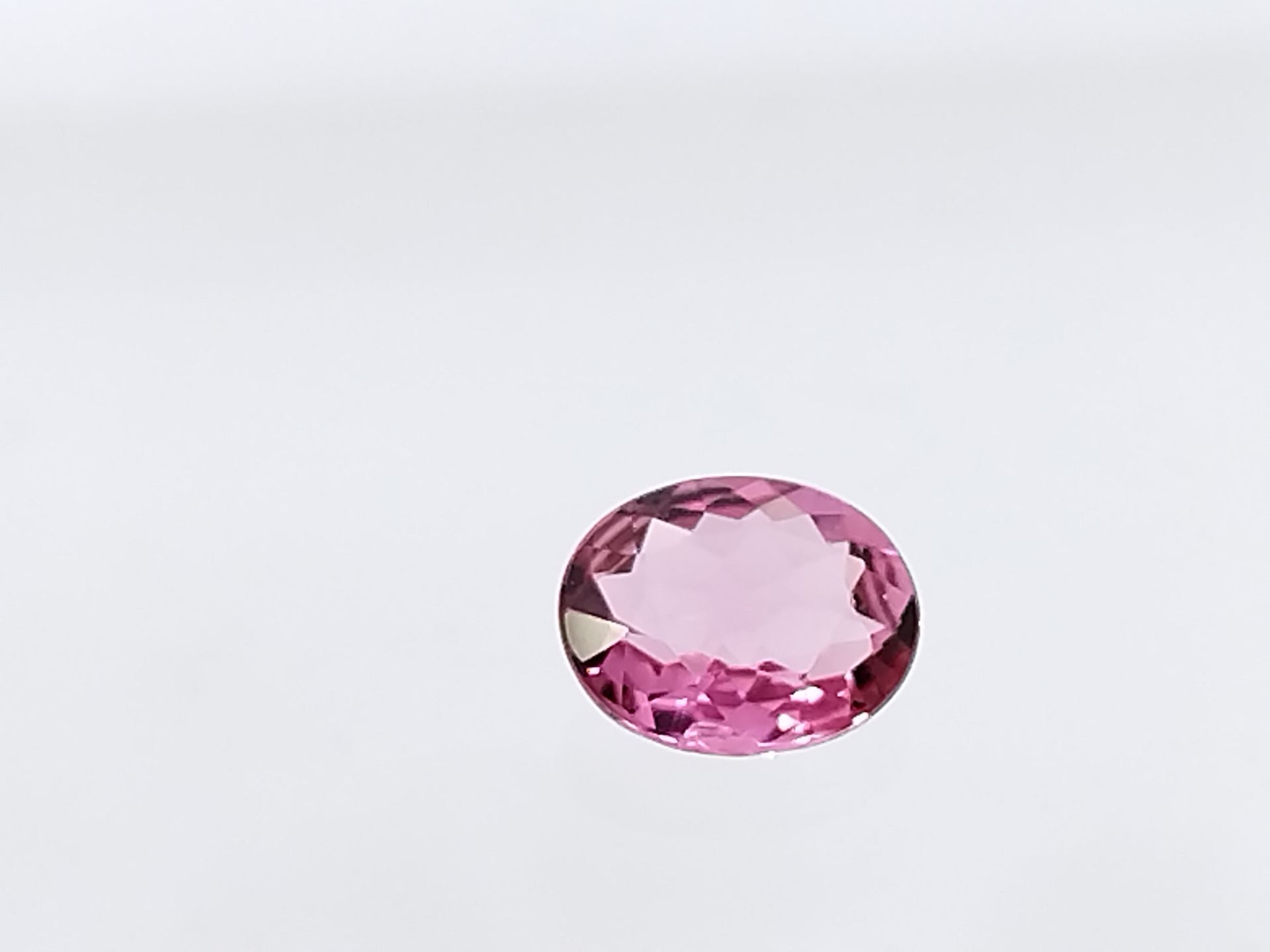 Null TOURMALINE pink VS , oval , Mozambique , 0,87 carats Dim : 6,8 x 5,5