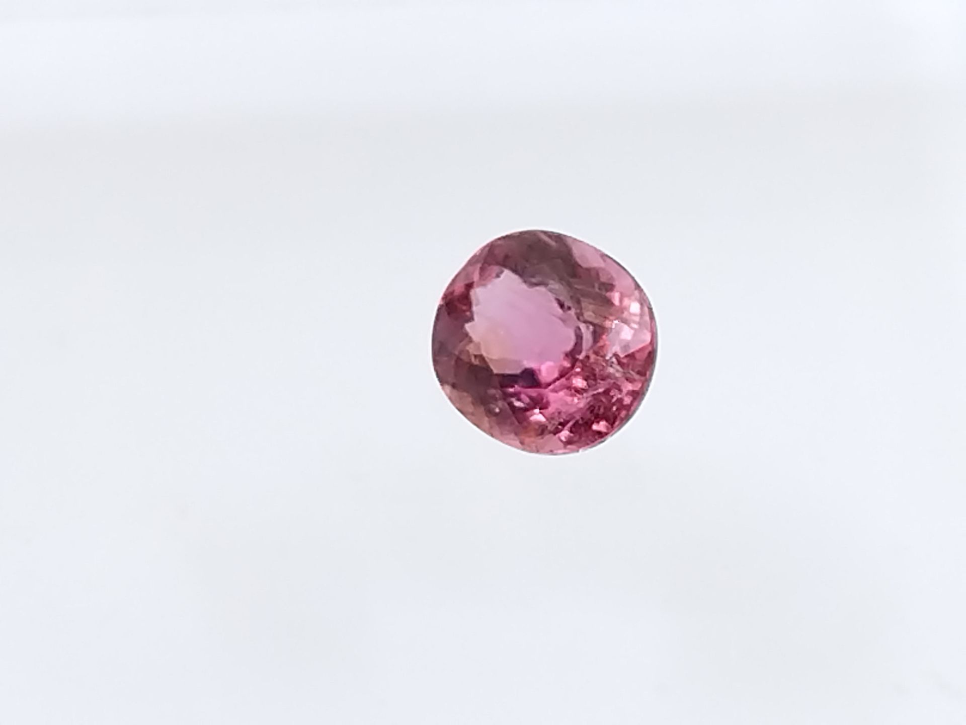 Null TURMALINA rosa , oval , Mozambique , 1,15 quilates Dim : 7 x 6,3