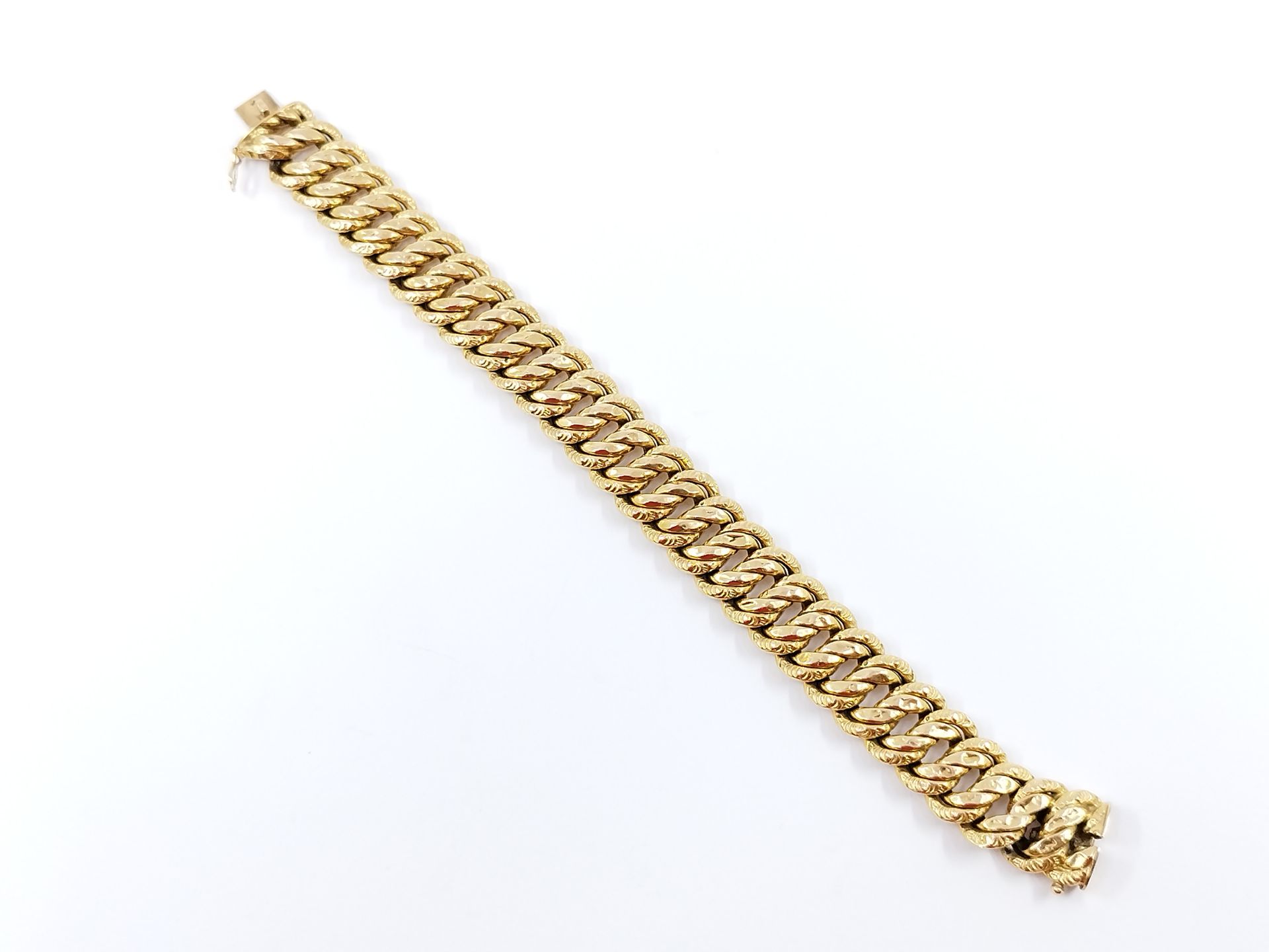 Null BRACELET in yellow gold 750° American mesh 

weight : 29,74 g