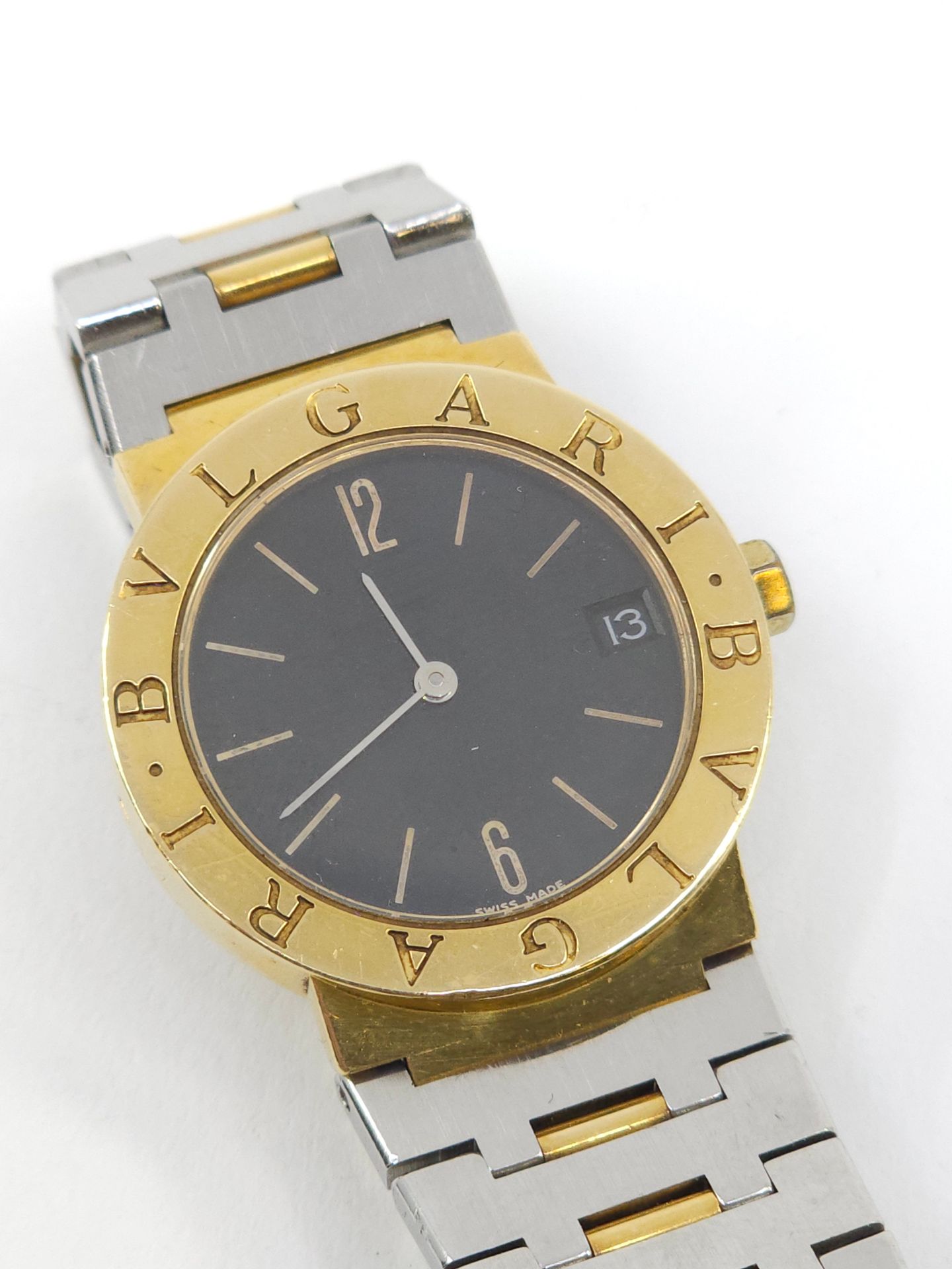 Null BULGARI
金质和钢质腕表，黑色表盘，三点钟方向有日期显示，石英机芯。
毛重：76.96克